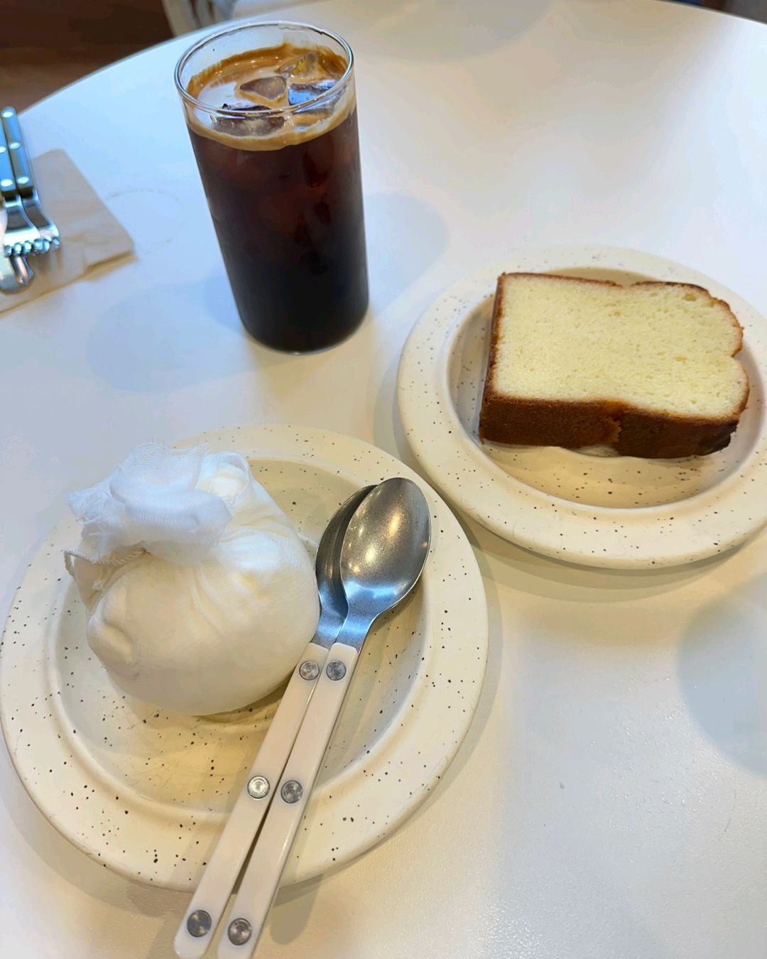 친절하시고 커피, 디저트 다 맛있네요 - 천호동 맛집 두두