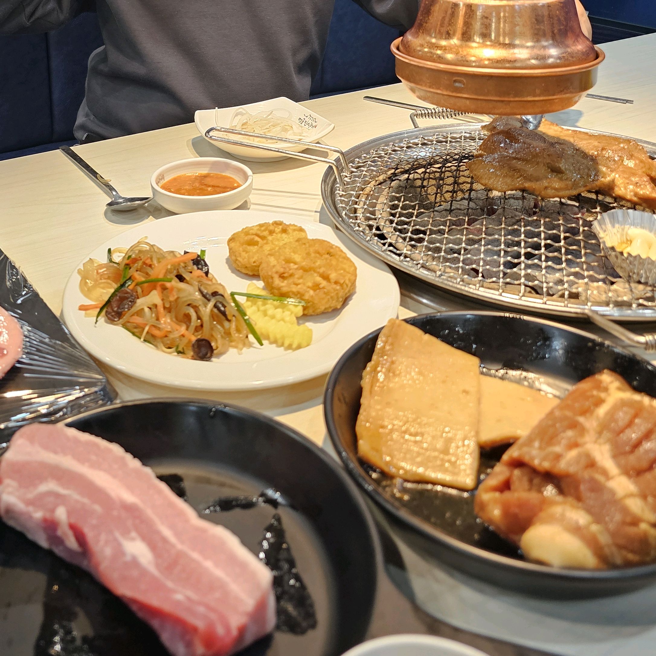 매장도 깔끔하고 직원분들 친절해서 좋아요. - 도래울 맛집 명륜진사갈비 고양도래울점