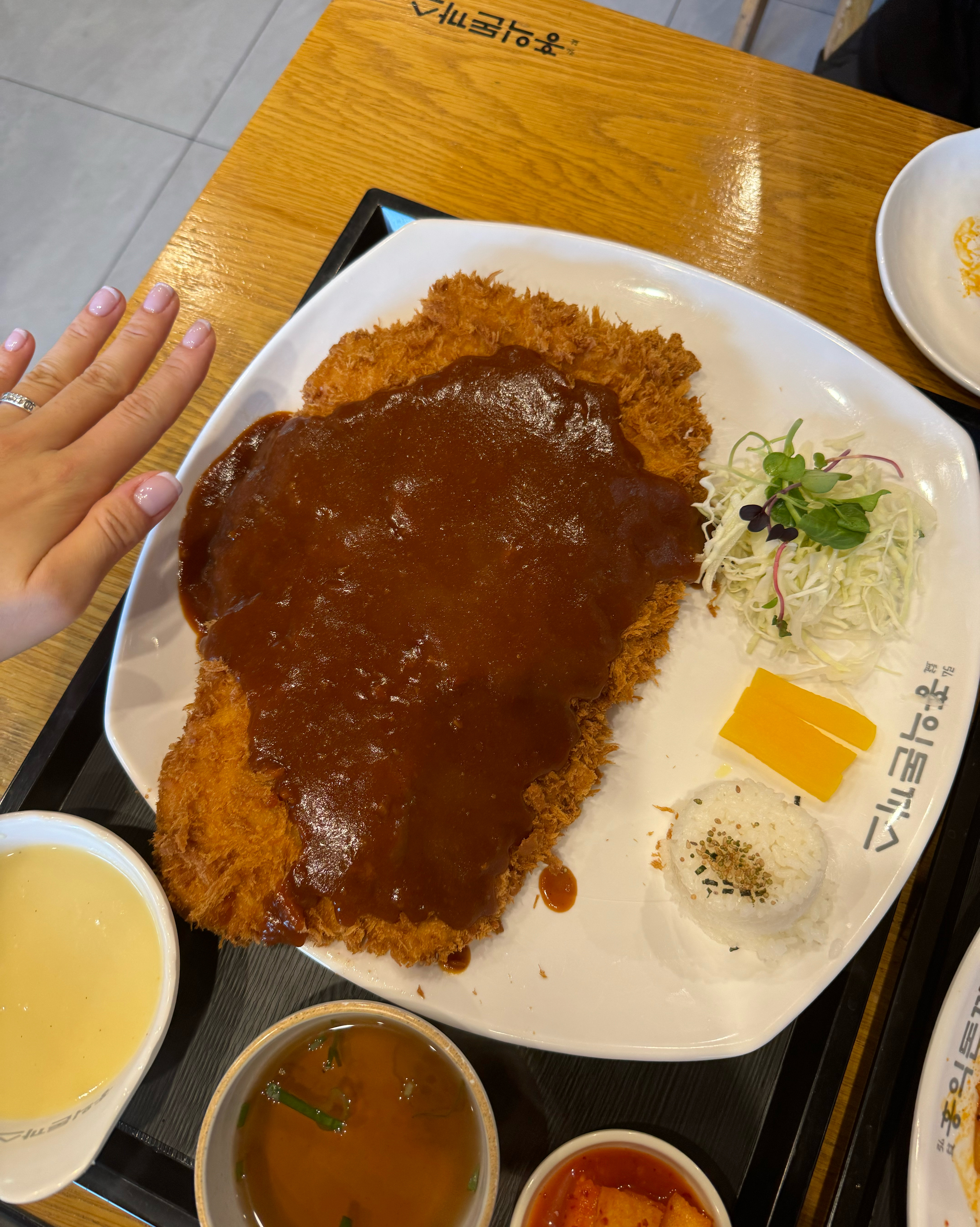 양이 많아요!! 돈까스 맛있고 볶음짬뽕우동 맛잇고 매워요 - 파주 운정 맛집 홍익돈까스 파주운정점