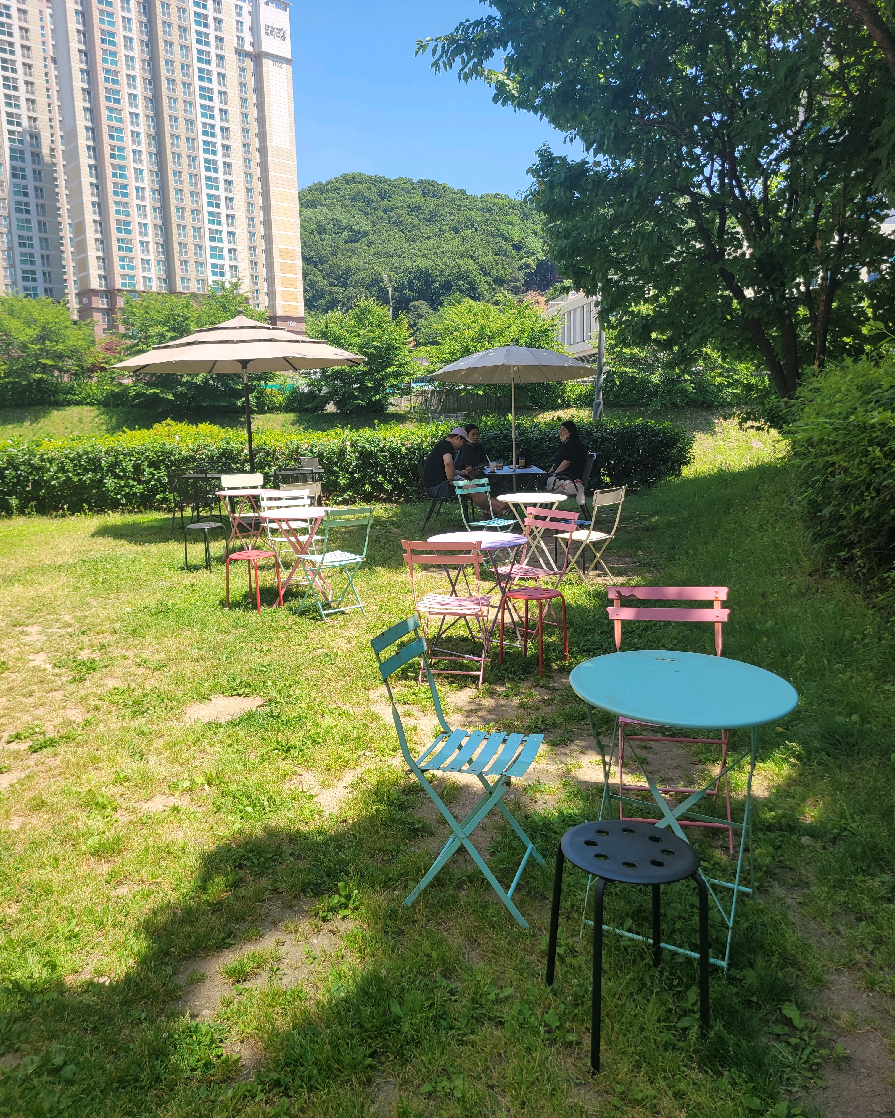 자연과 어우려져 이쁜곳이에요. - 불당동 맛집 키에소커피랩