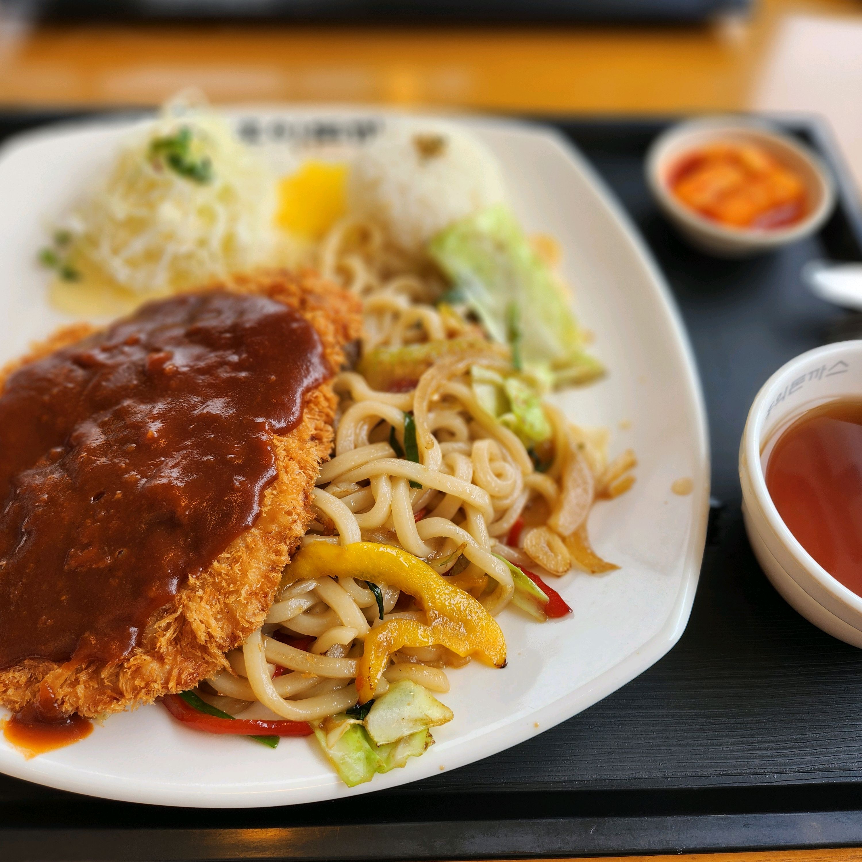 간단히 식사하기 좋아요. - 제주시내 맛집 홍익돈까스 신제주점