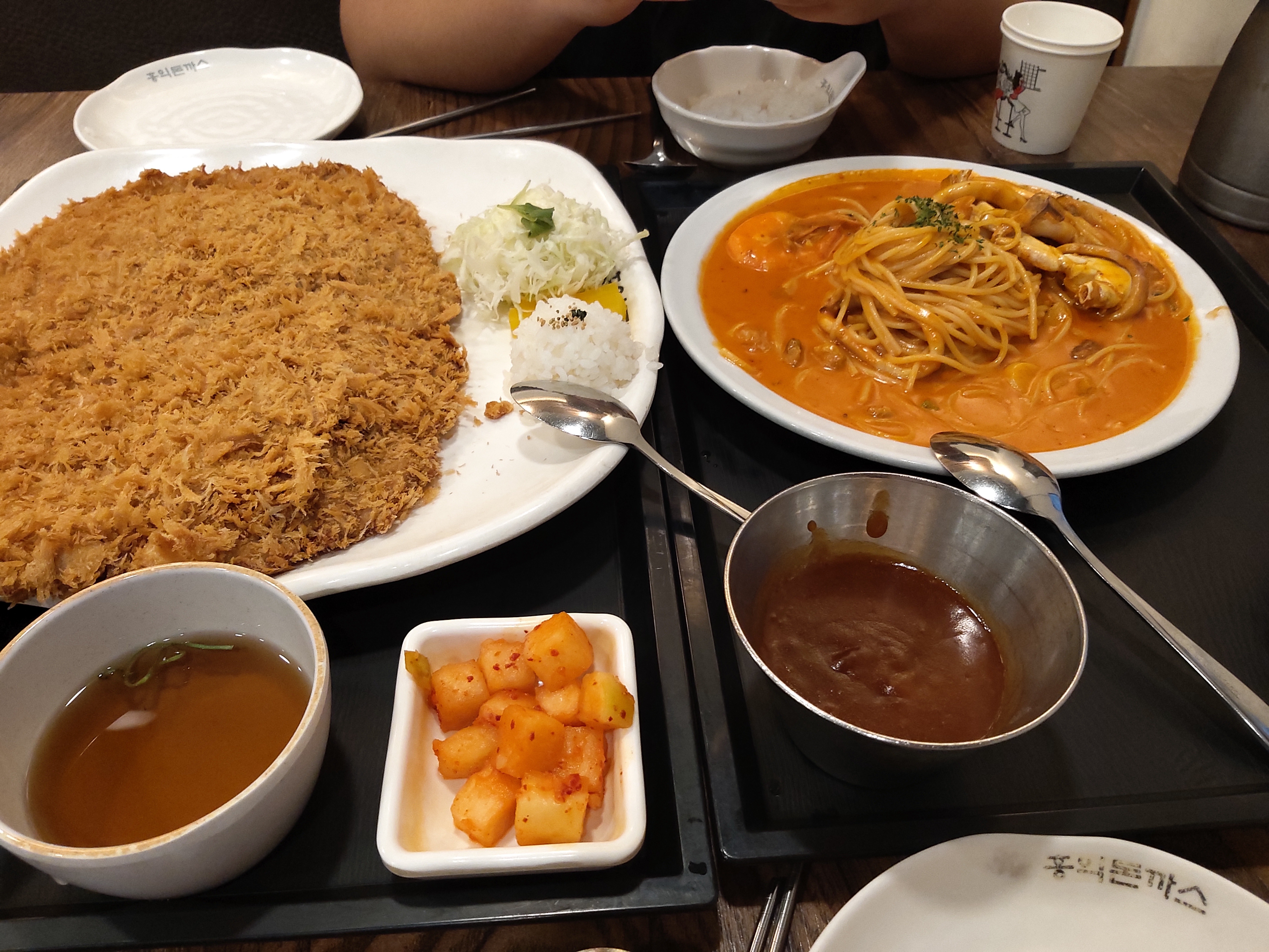 왕돈까스정말크네요 - 대구 수성구 맛집 홍익돈까스 대구황금점
