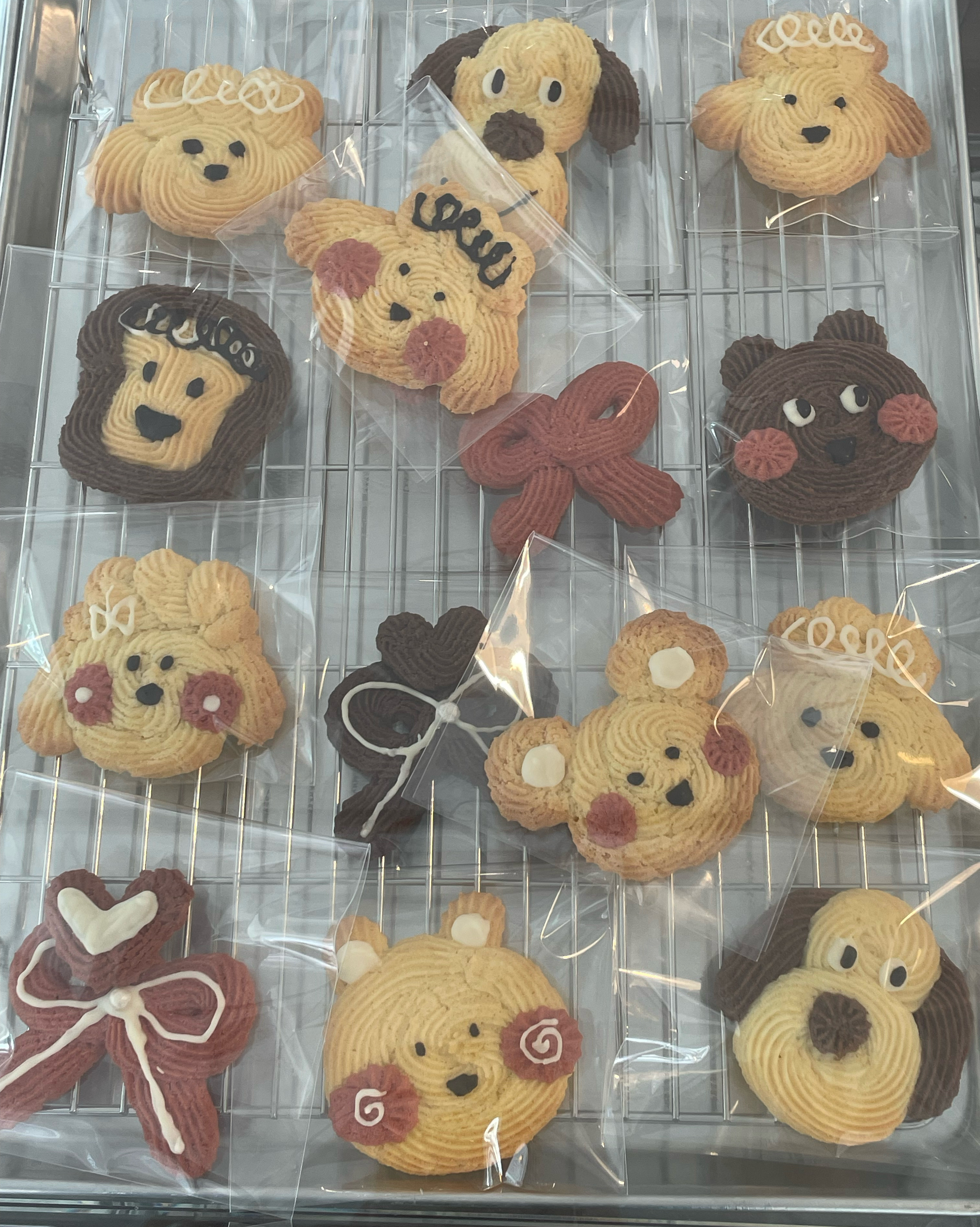 새로운 카페같아서 와봤는데 시그니처라떼 달달하니 맛있네요! 카페가 넓고 테이블간 간격도 넓