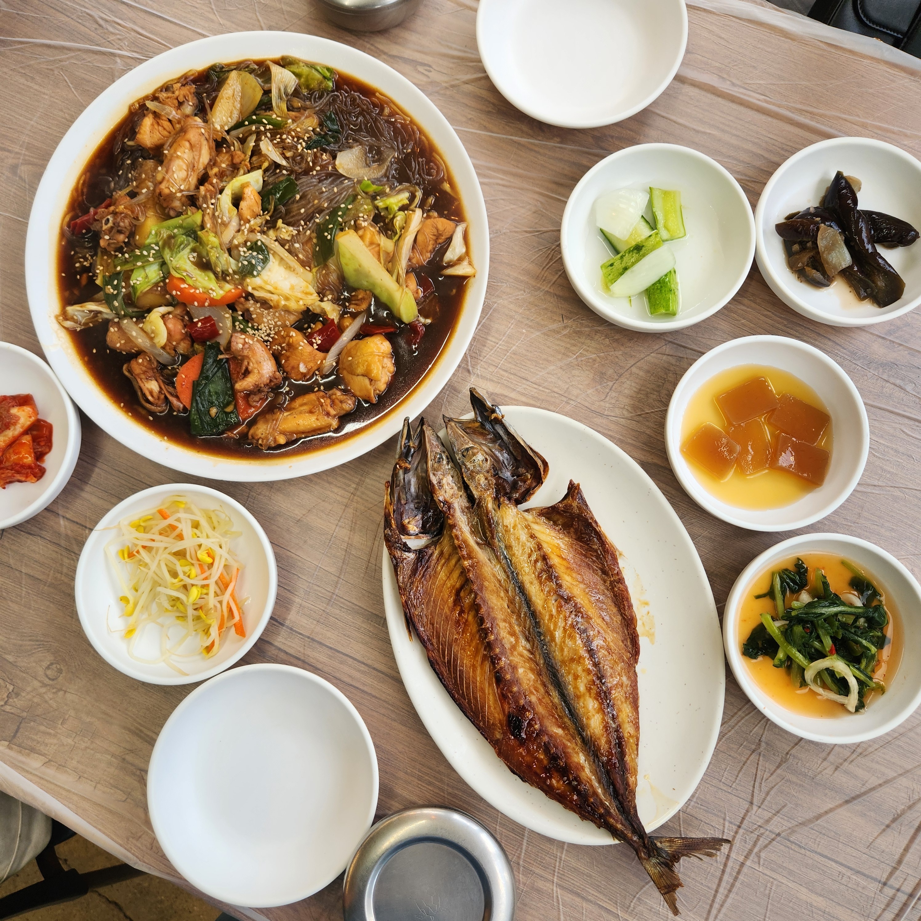 찜닭이랑 안동간고등어를 같이 먹을 수 있어서 가성비 좋은 식당입니다. - 하회마을 맛집 하회민속식당