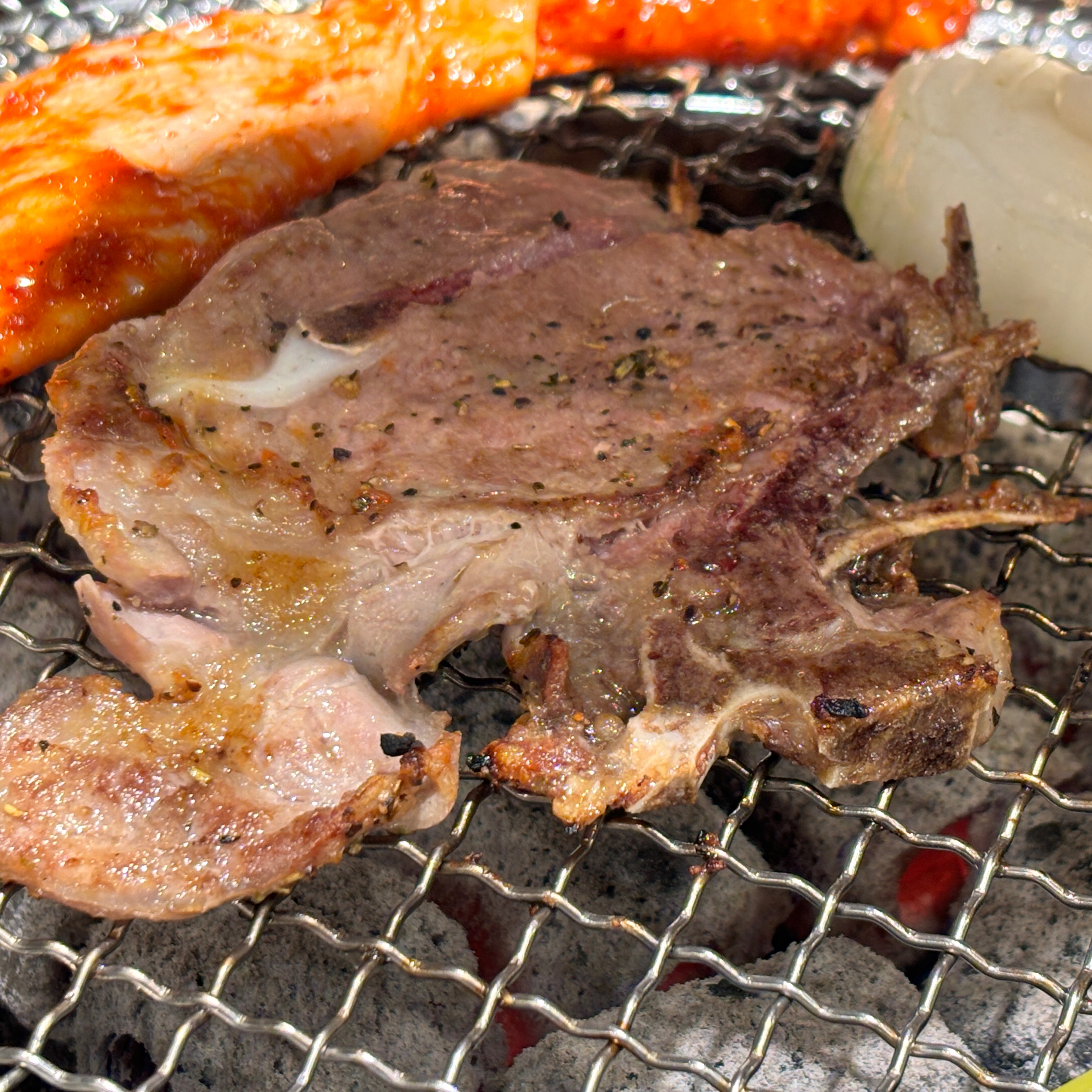 명륜진사갈비 오랜만에 오는데 변함없이 맛도 좋고 넓어서 너무 좋았습니다. 다양한 메뉴도 있