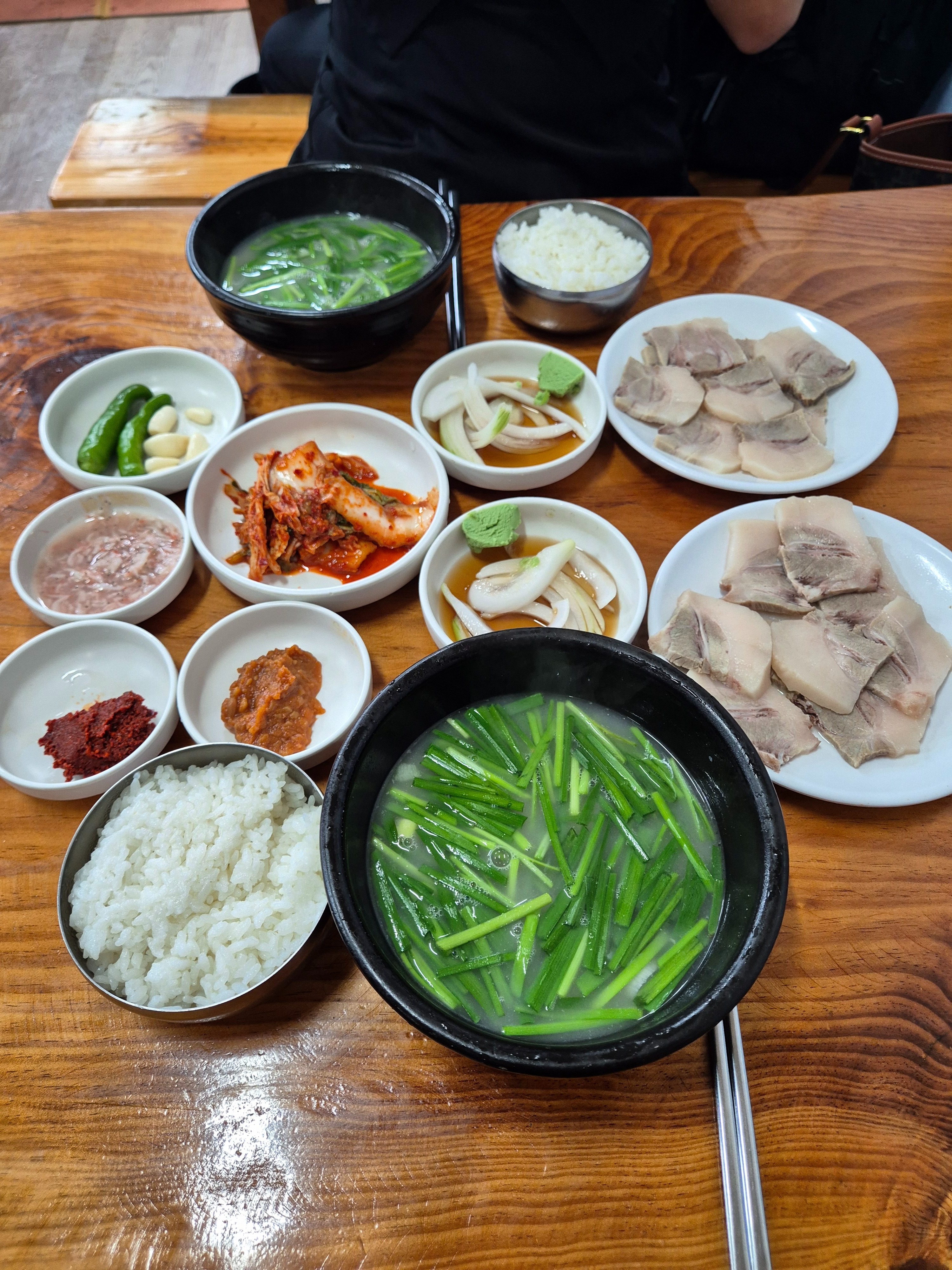 송정 수육백반 1타! - 송정 맛집 원조할매국밥