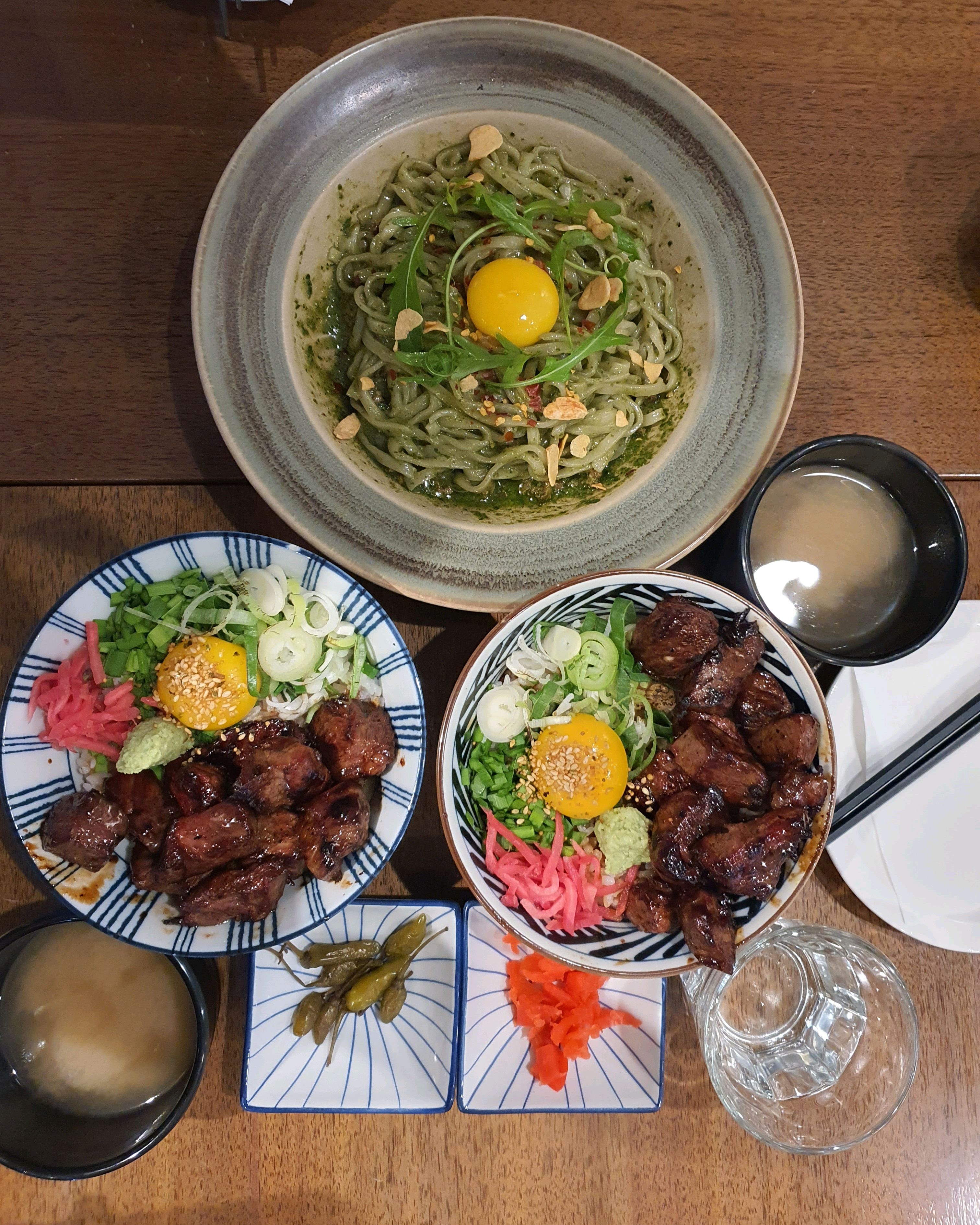 강아지와 산책하던 중 - 망원동 맛집 파동