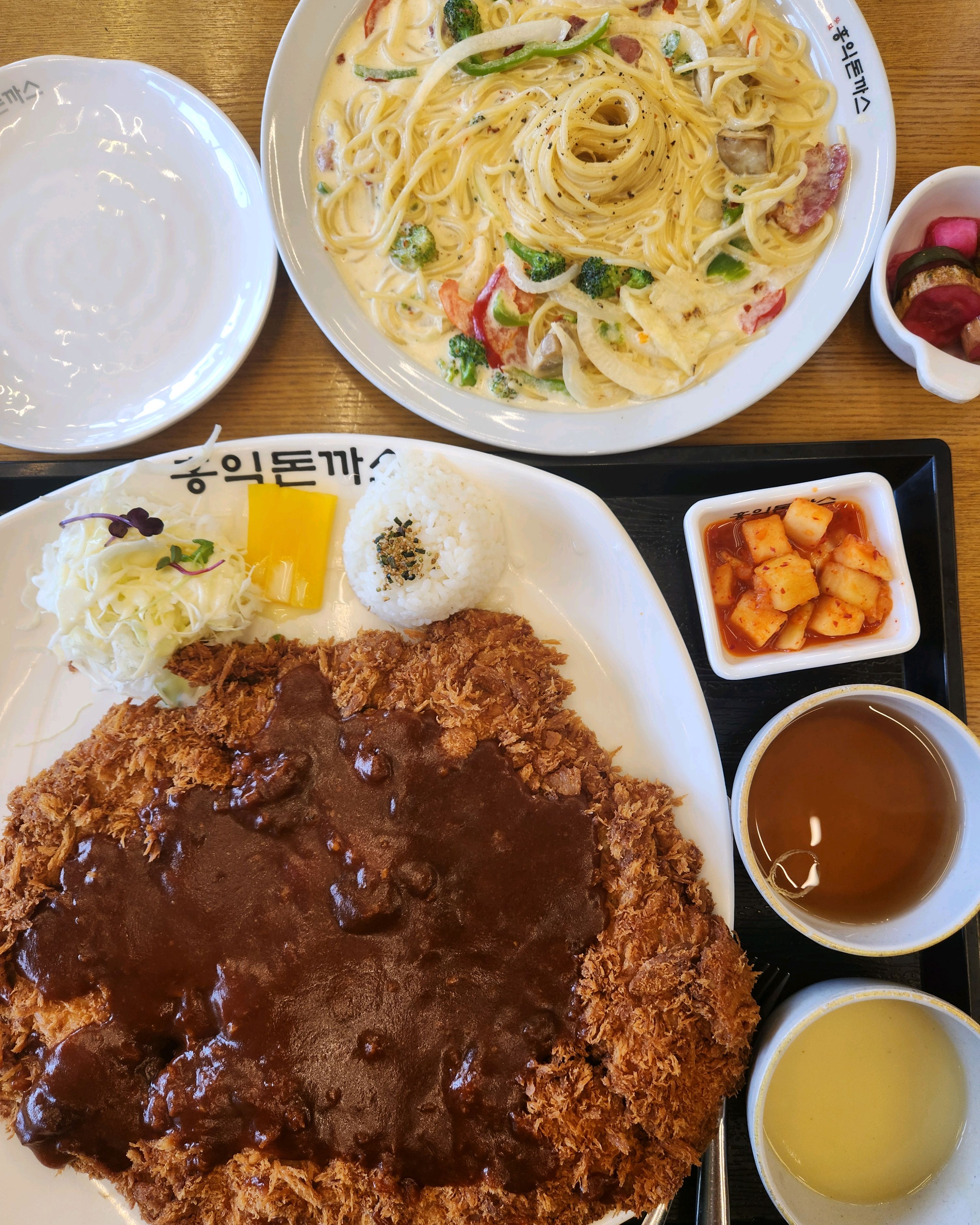 돈까스 진짜 커요 가성비 넘 좋은 것 같습니다ㅎㅎ - 여수 학동 맛집 홍익돈까스 여수점