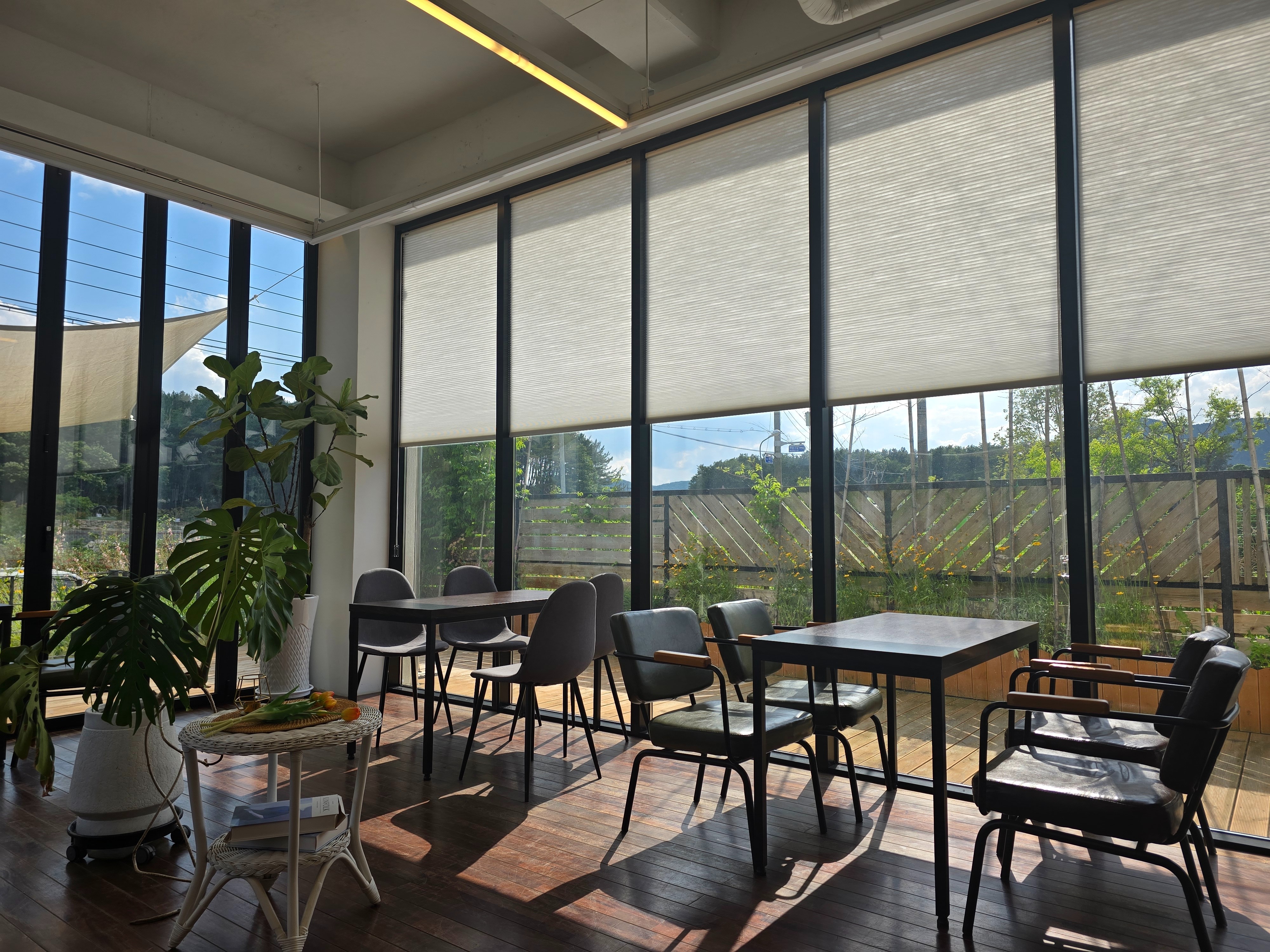 카페 내부 공간