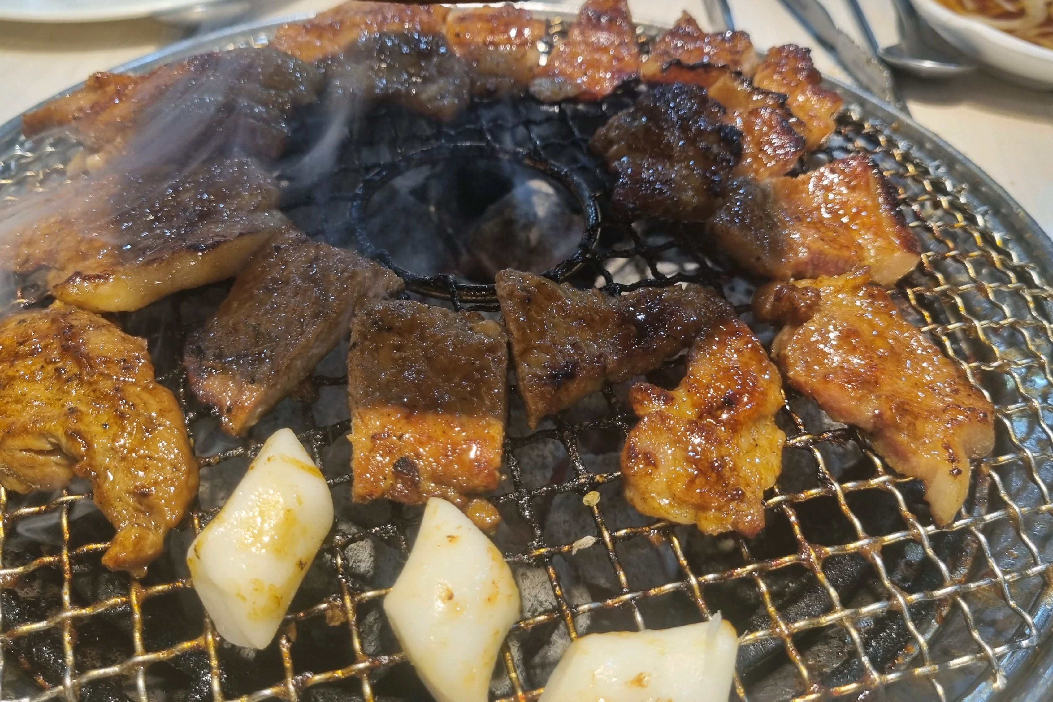 양념구이는 전지 혹은 후지 있듯 하네요 무한 고기 부페라 굳이 머라 말 할게 없습니다 다