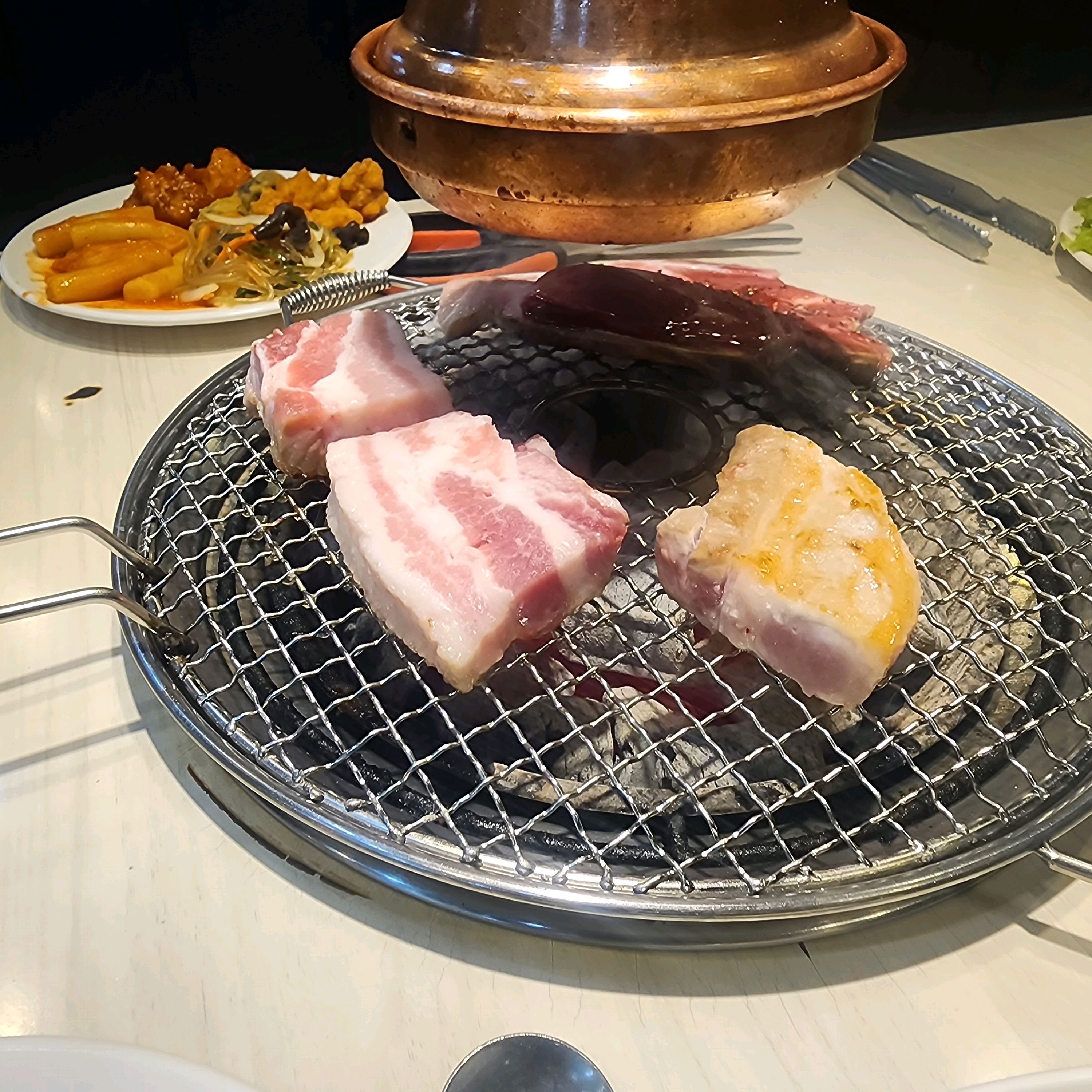 명륜진사갈비 거의 십년전쯤? 창업초창기에 가보구 실망해서 생각도않했는데 아들이 가자고해서