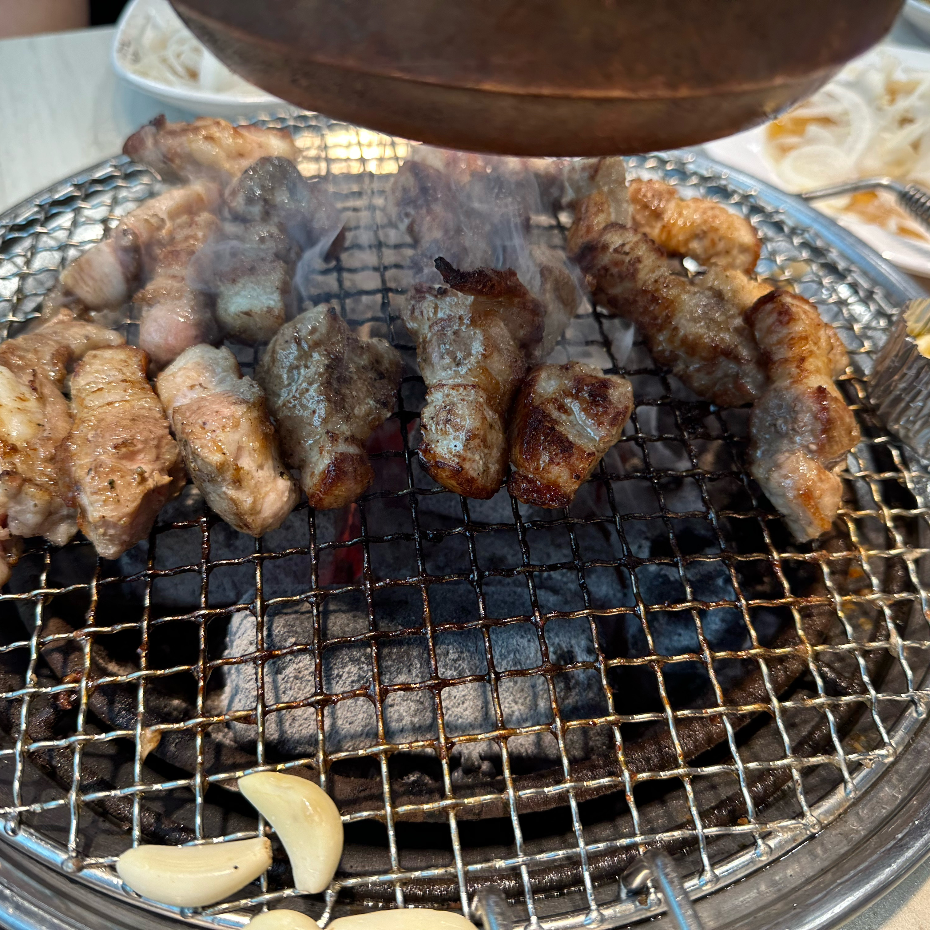 몇년만에 명륜진사갈비에 방문했는데 고기양도 많고 맛있었어요~~ ! 직원분들도 친절하시고 맛