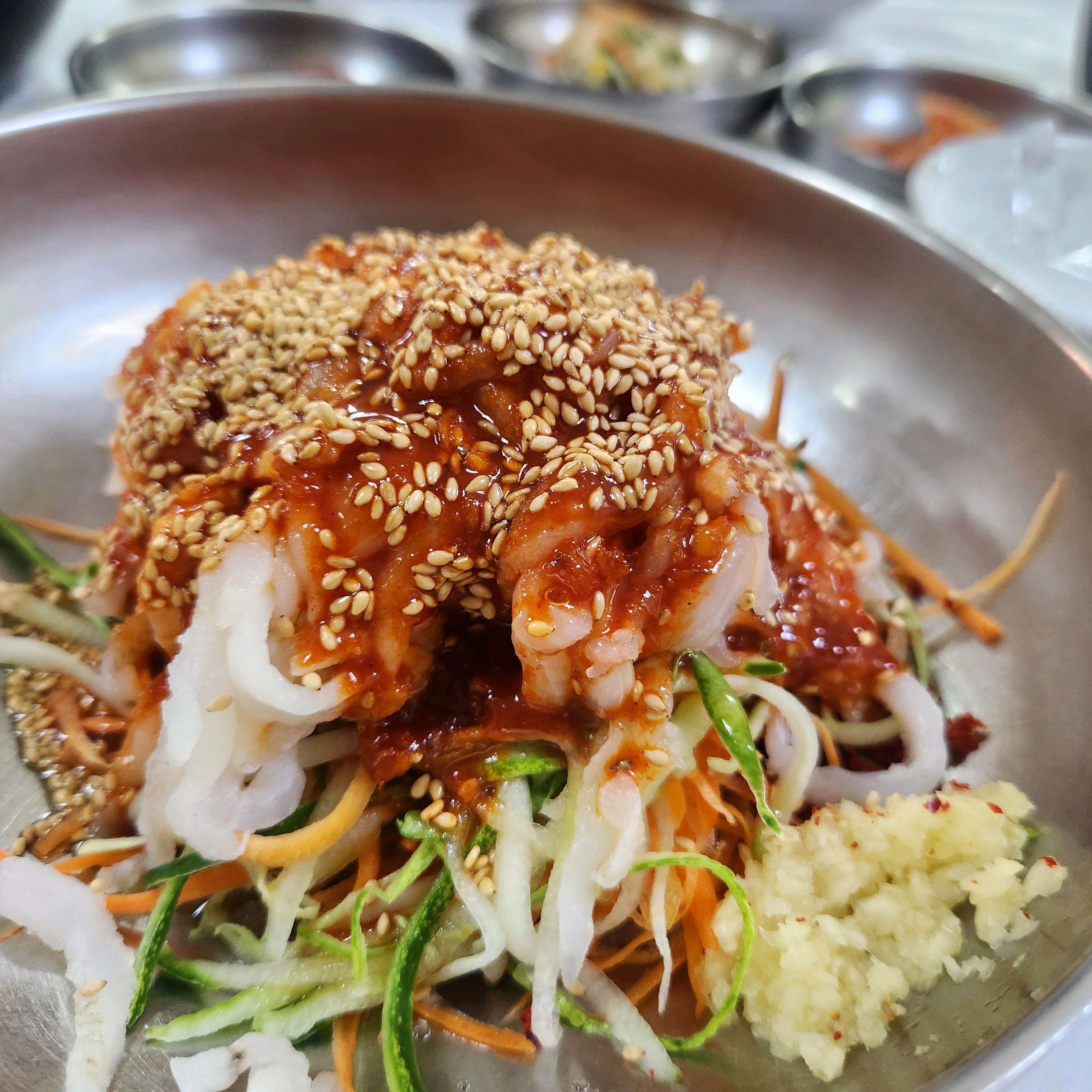 식당들어가면 바로 수조관 - 아바이마을 맛집 송도물회