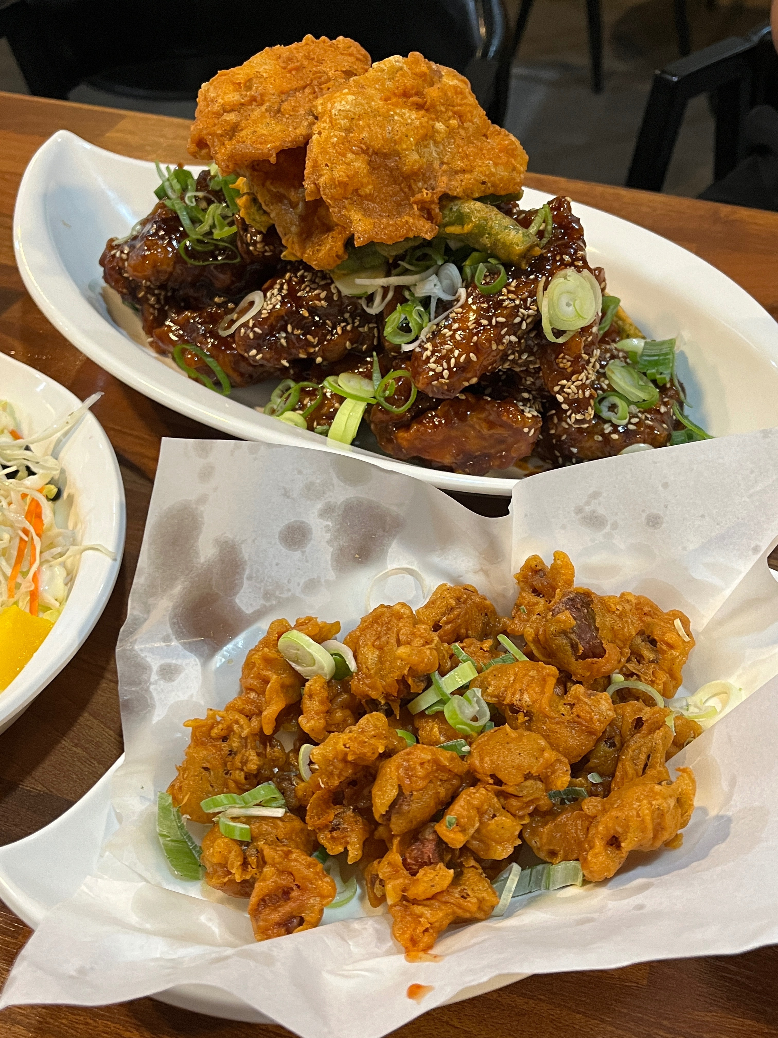 요새 치킨들 넘 비싸고 자극적인데 튀김옷부터가 찐이라 너무 맛있게 먹고 왔어요!!! - 권선동 맛집 수원왕갈비통닭 권선시장점
