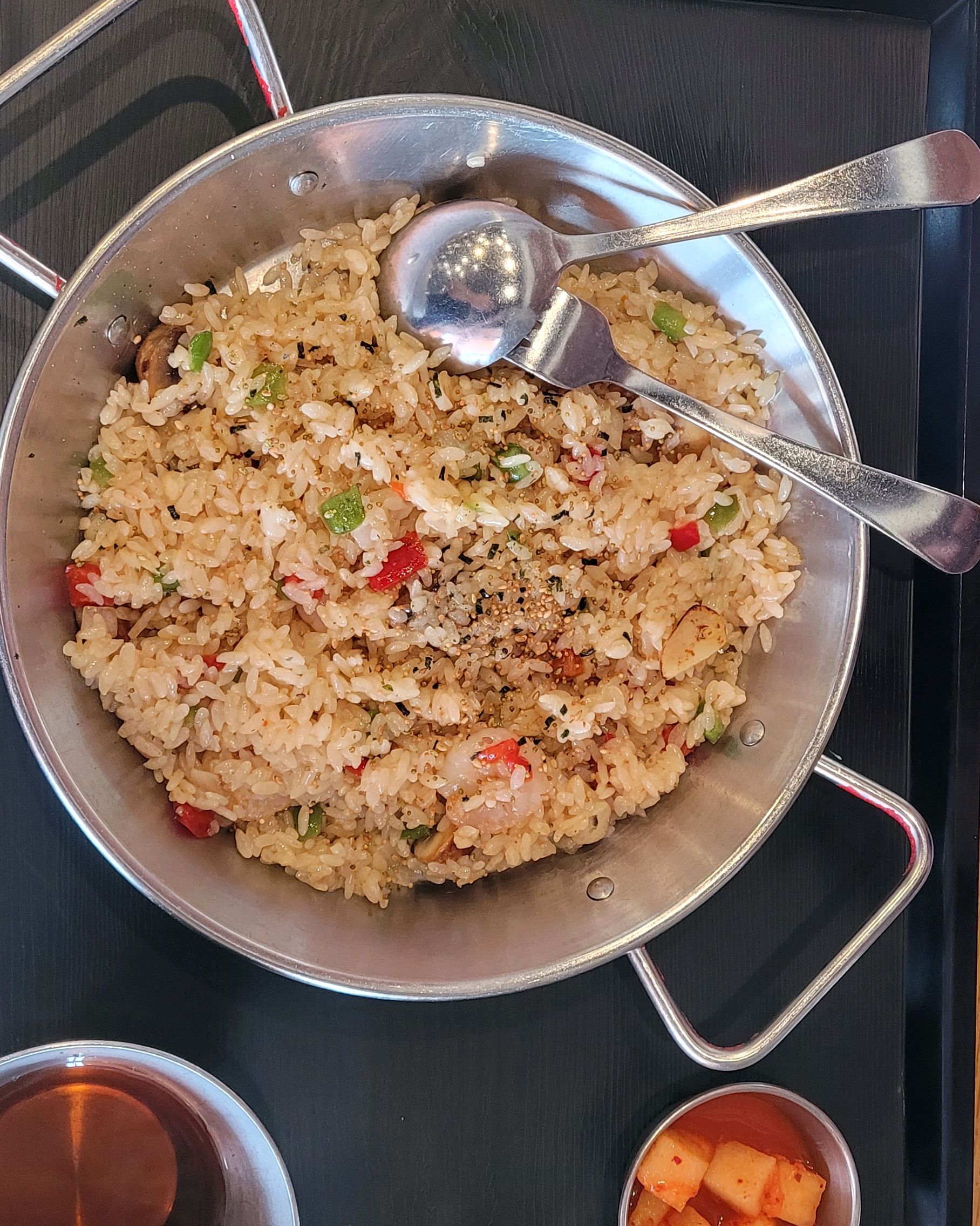 웨이팅이 있는곳인데 평일이라 편안하게 먹을수 있어서 좋았어요. 맛도 당연