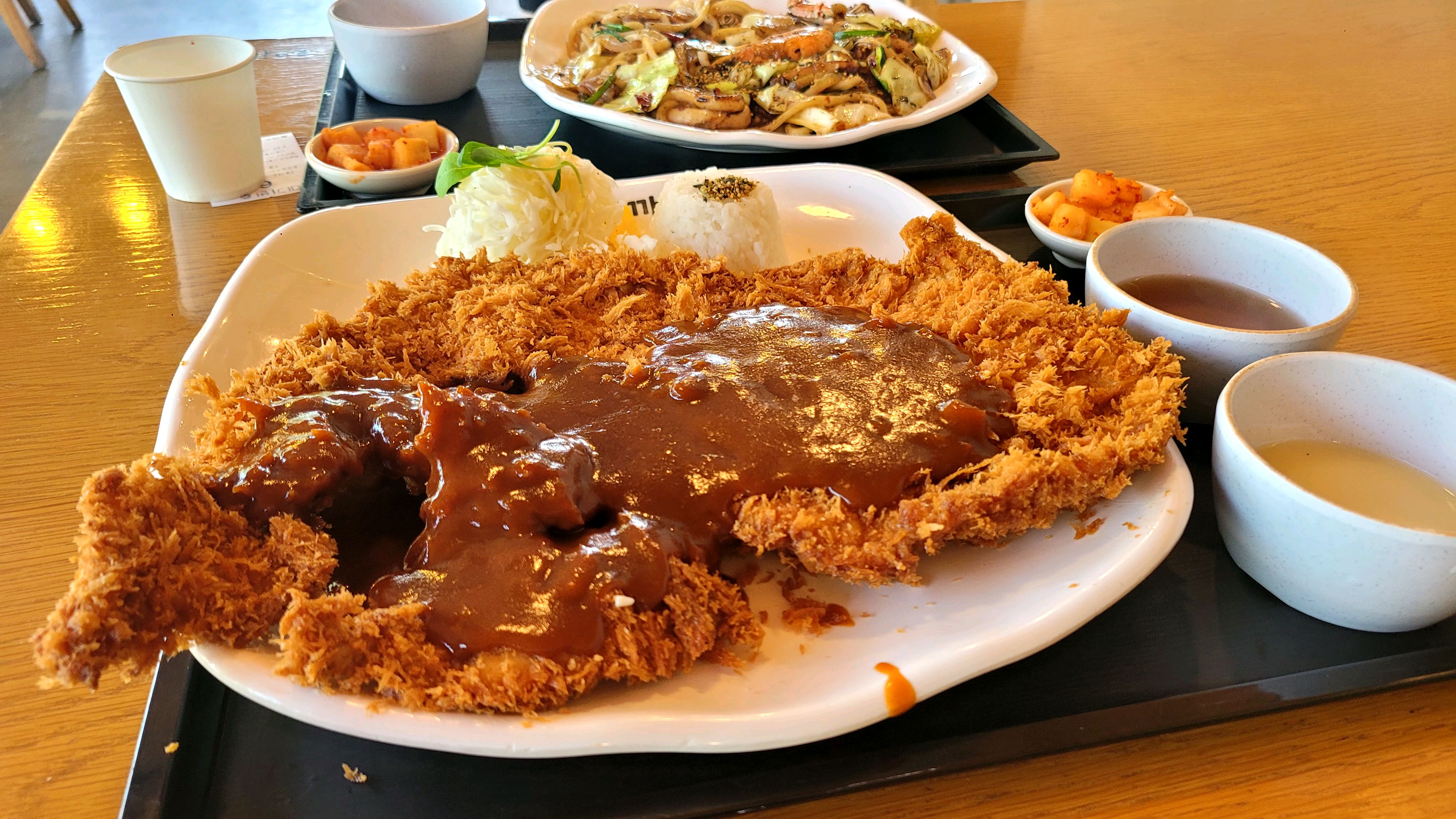 양이 많아서 많이 남겼습니다! - 경기 광주 맛집 홍익돈까스 경기 광주점