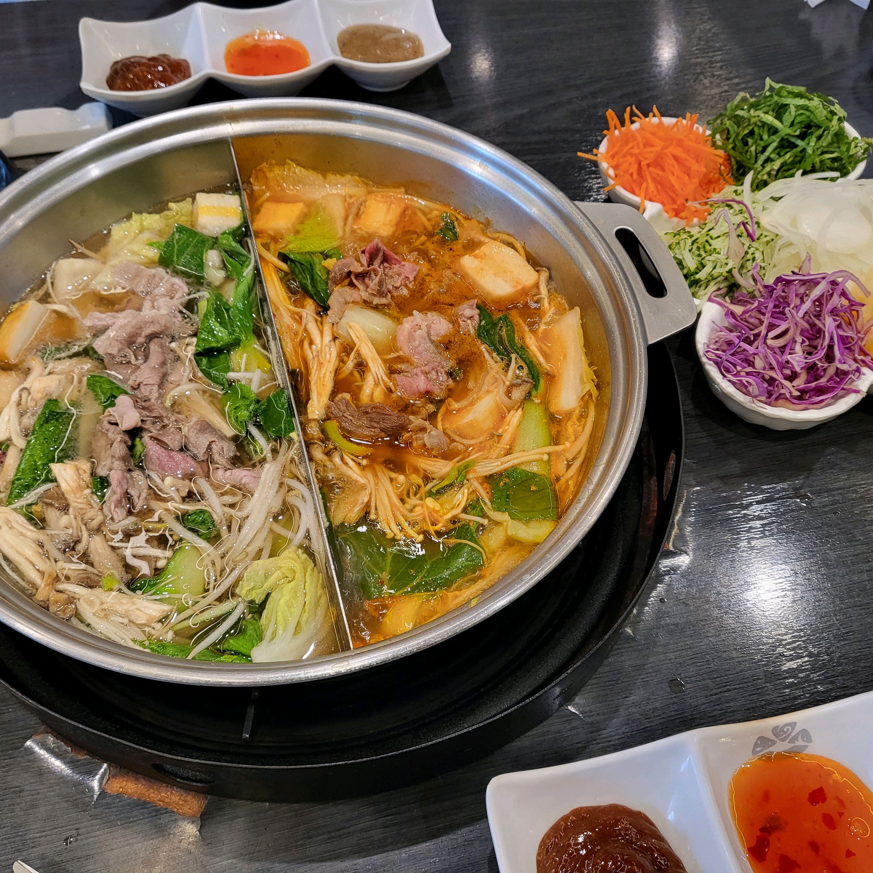 오늘도 육수 반반 - 울산 삼산 맛집 소담촌 울산삼산점
