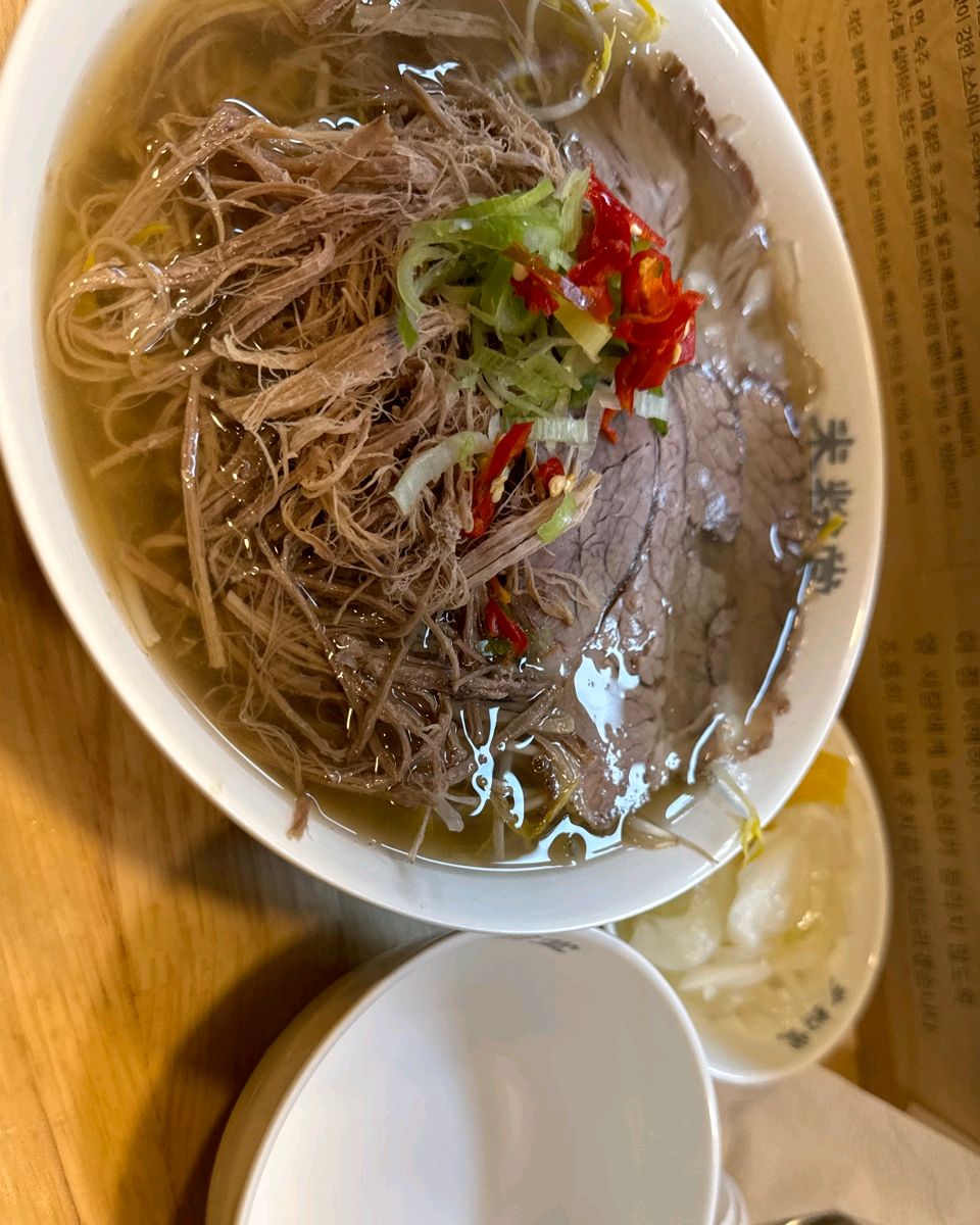 오늘 육수 넘 맛있고 여자직원분 혼자하시는데 후다닥 손이빠르시네요 친절하시고 맛나요 따봉