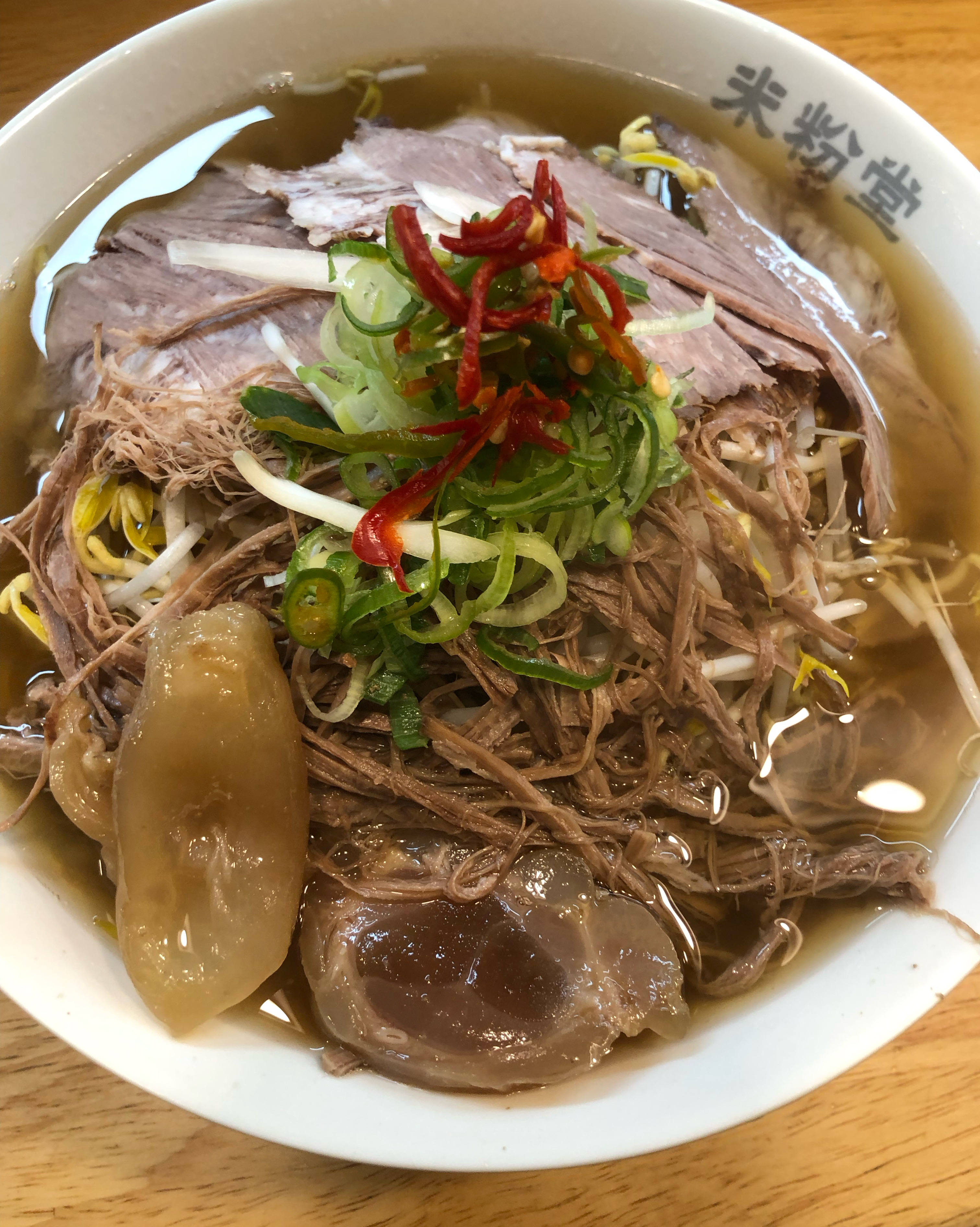 직원분이 완전 친절하시구 가게 분위기도 좋고 쌀국수에 숙주도 짱많이 주시고 맛있었습니다!!
