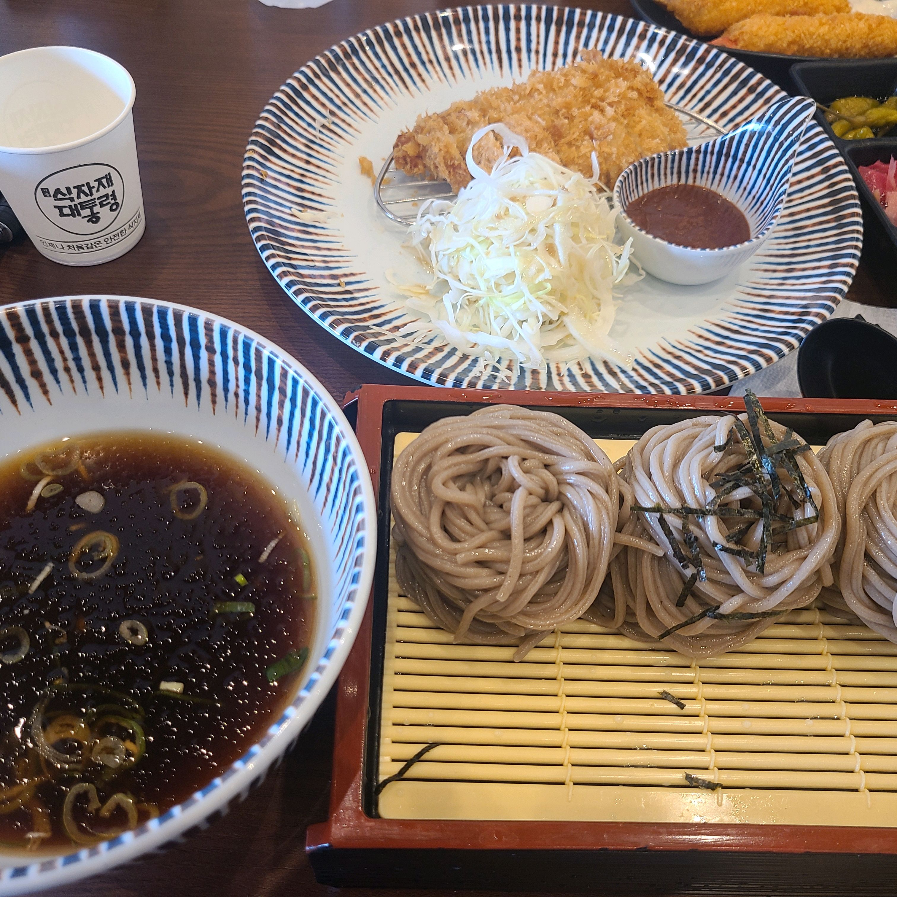 음식나오는 시간이 좀 걸리네요.. 소바는 맛있는데 돈까스는 좀 별로였어요.. - 안성 맛집 삼동소바 안성중앙점