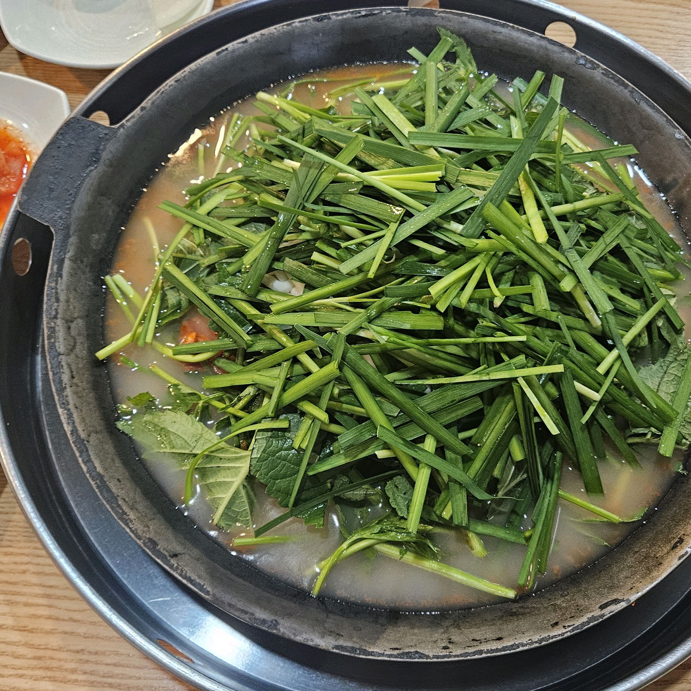 자주 가는 동네맛집~ 둘이 가서 순살2인에 우동사리, 볶음밥1 코스로 먹고오면 딱 알맞게