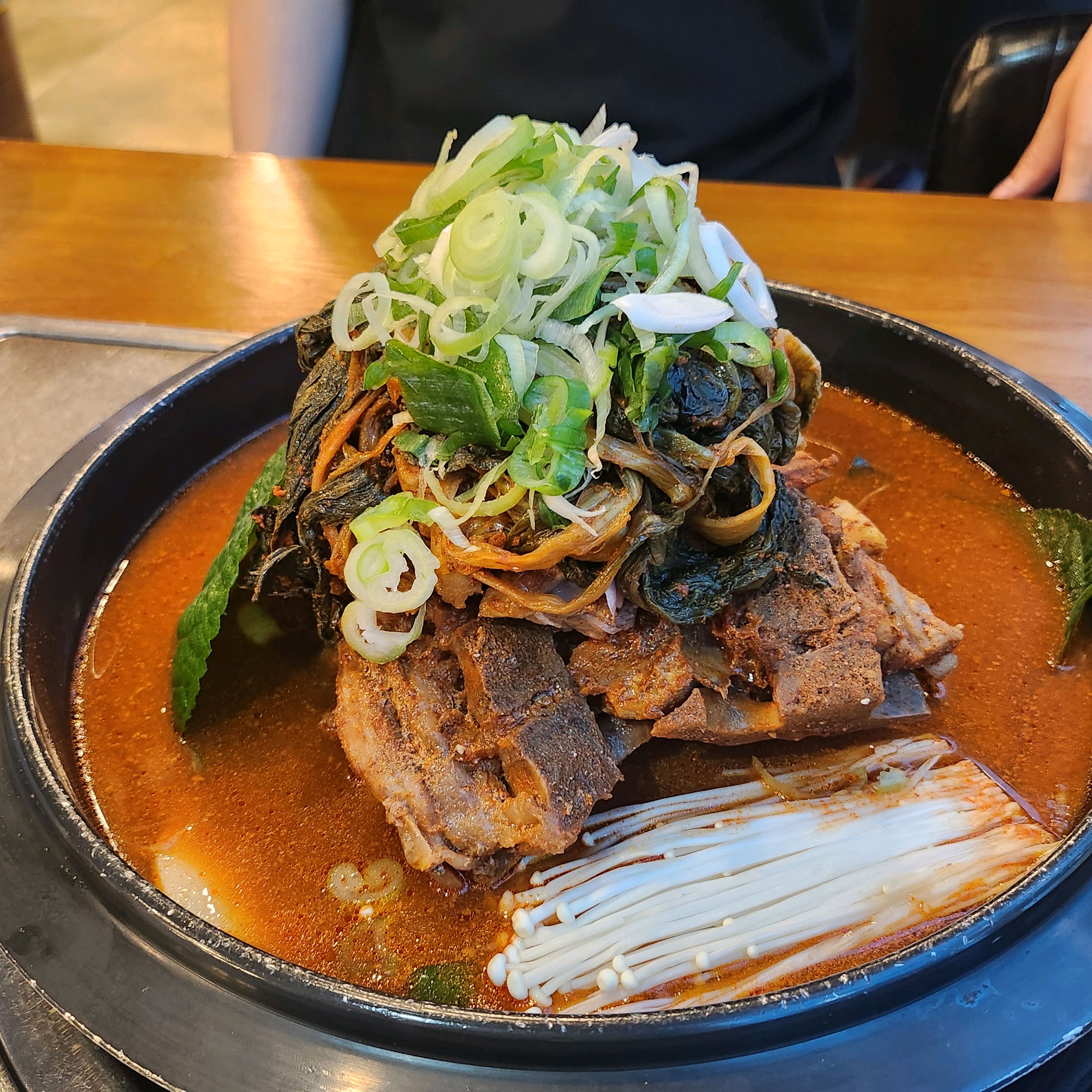뼈다귀자체가 실하고 맛있더라구요 국물이 짜지도 않고 딱맞았어요! 불당감자탕맛집입니당 - 불당동 맛집 인생감자탕 불당점