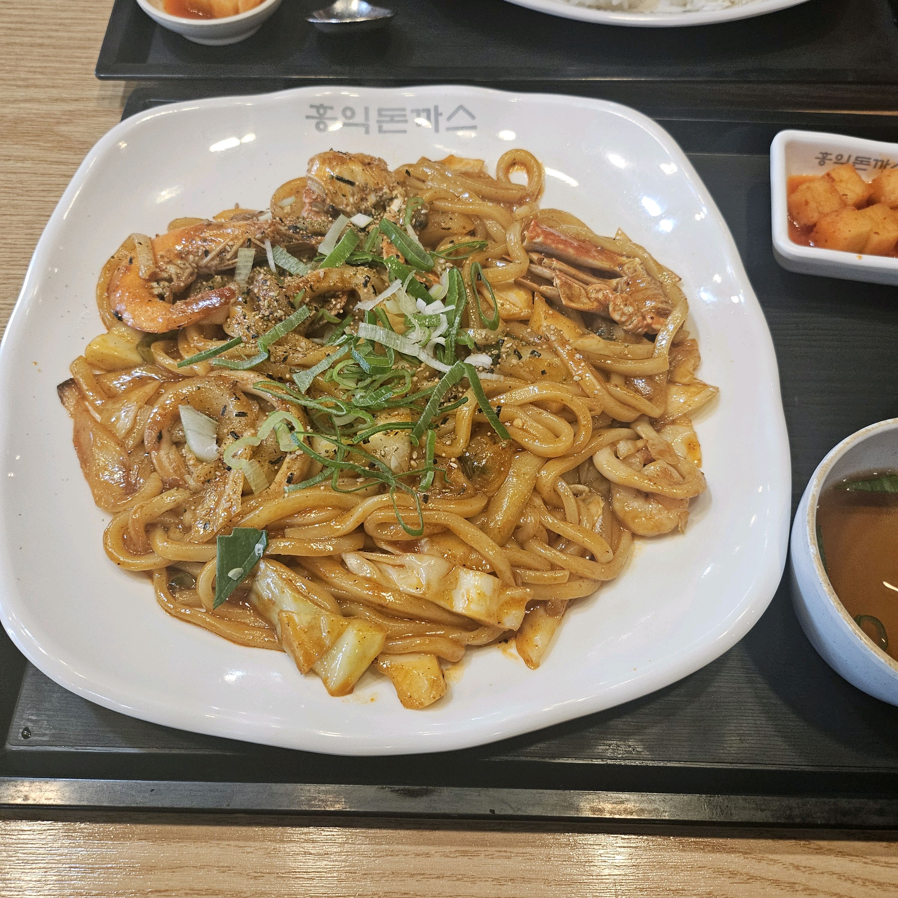 오. 처음가봤는데 양이 많다 - 천안 신방동 맛집 홍익돈까스 천안신방점