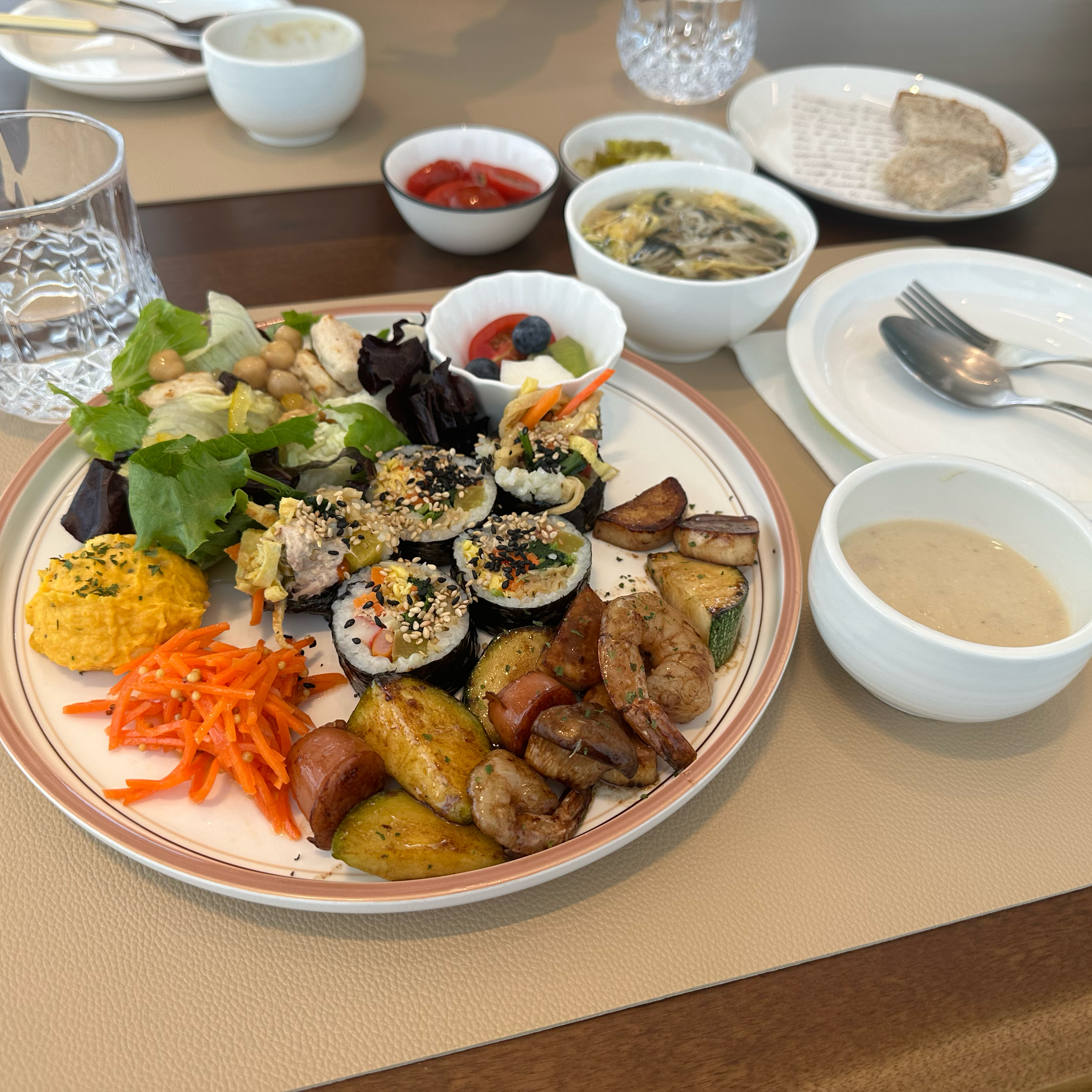 좋았던 점 : 건물이 예쁘고 분위기가 좋아요. - 경포대 맛집 썬글로우