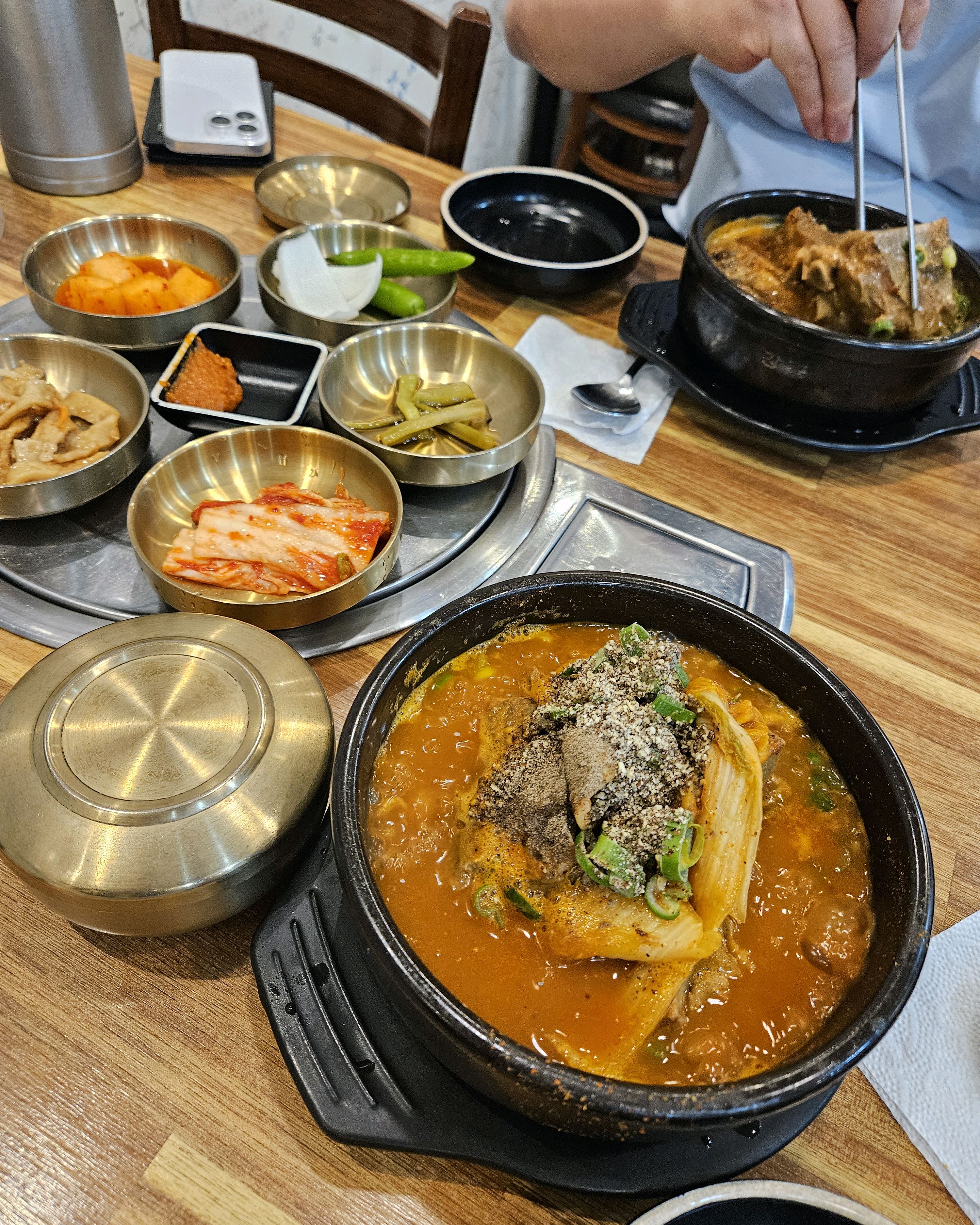 맛있습니다~근데 가게에 모기가너무많아요 - 제주 맛집 24시제주해장국