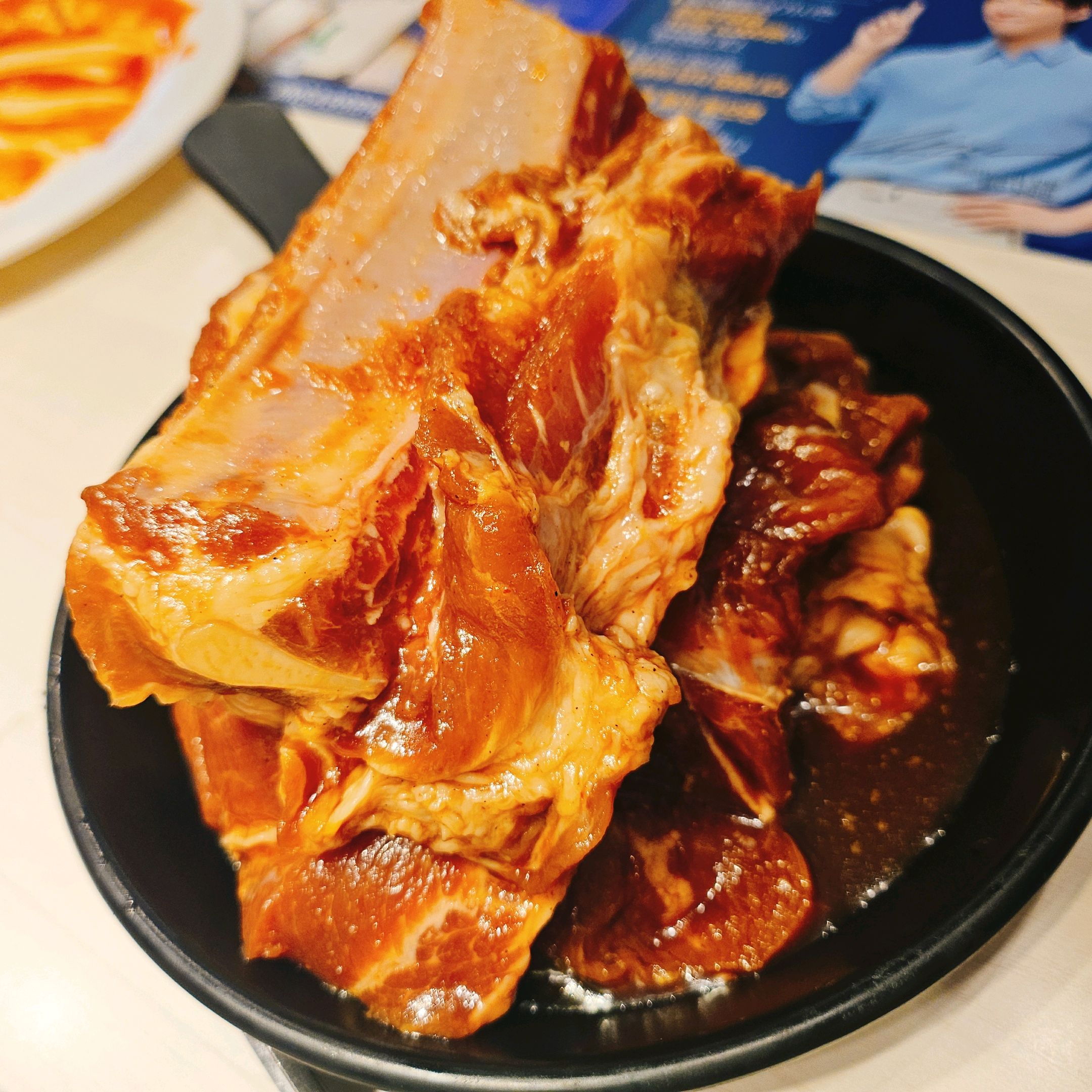 우연히 들어간 명륜진사갈비 동네에서 맛있게 먹어서 좋은 기억 갖고 있는데 이렇게 매장이 깔