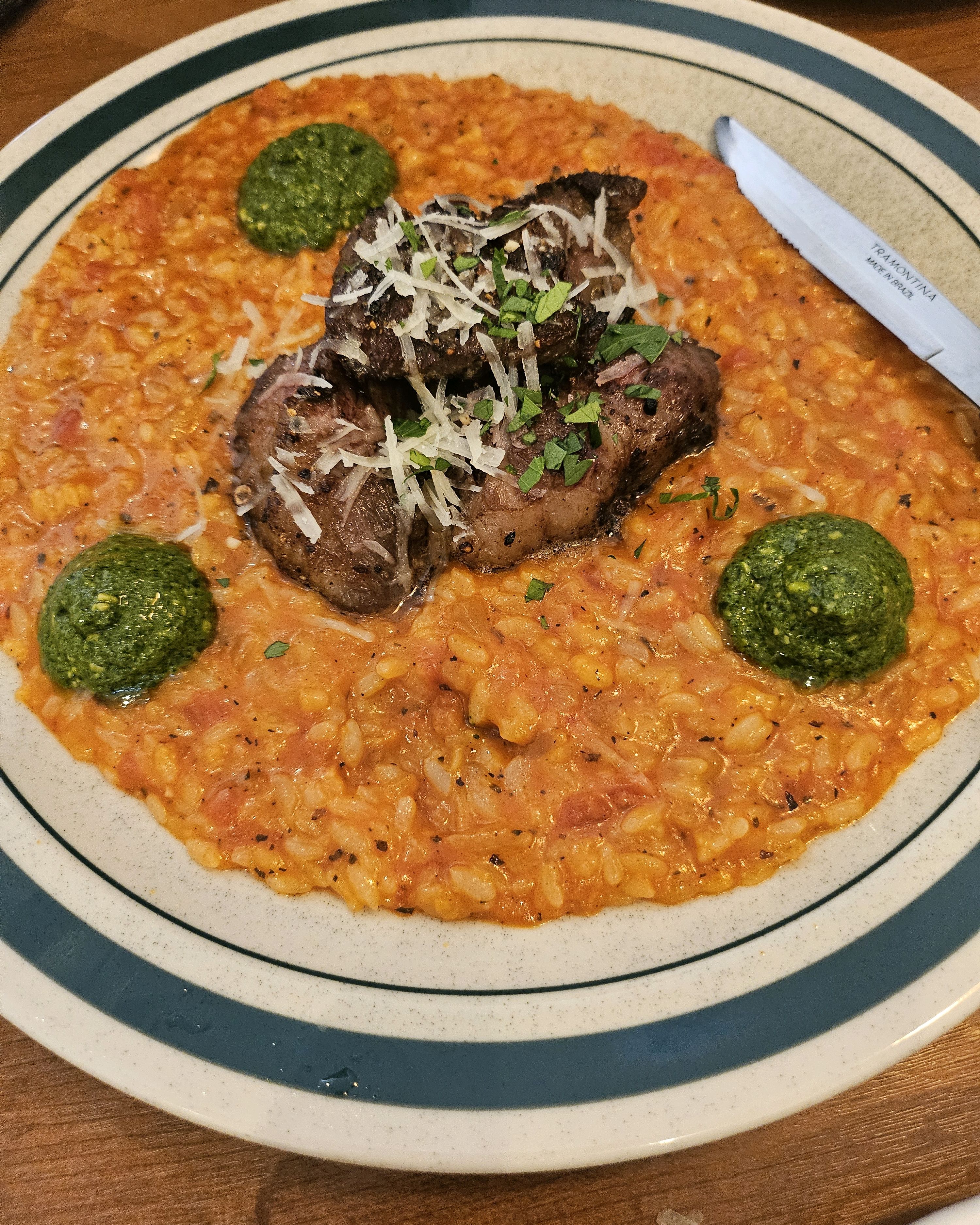 스테이크 토마토 리조또랑 까르보나라 맛있습니다 근래에 맛있는 파스타를 못 먹었었는데 역시