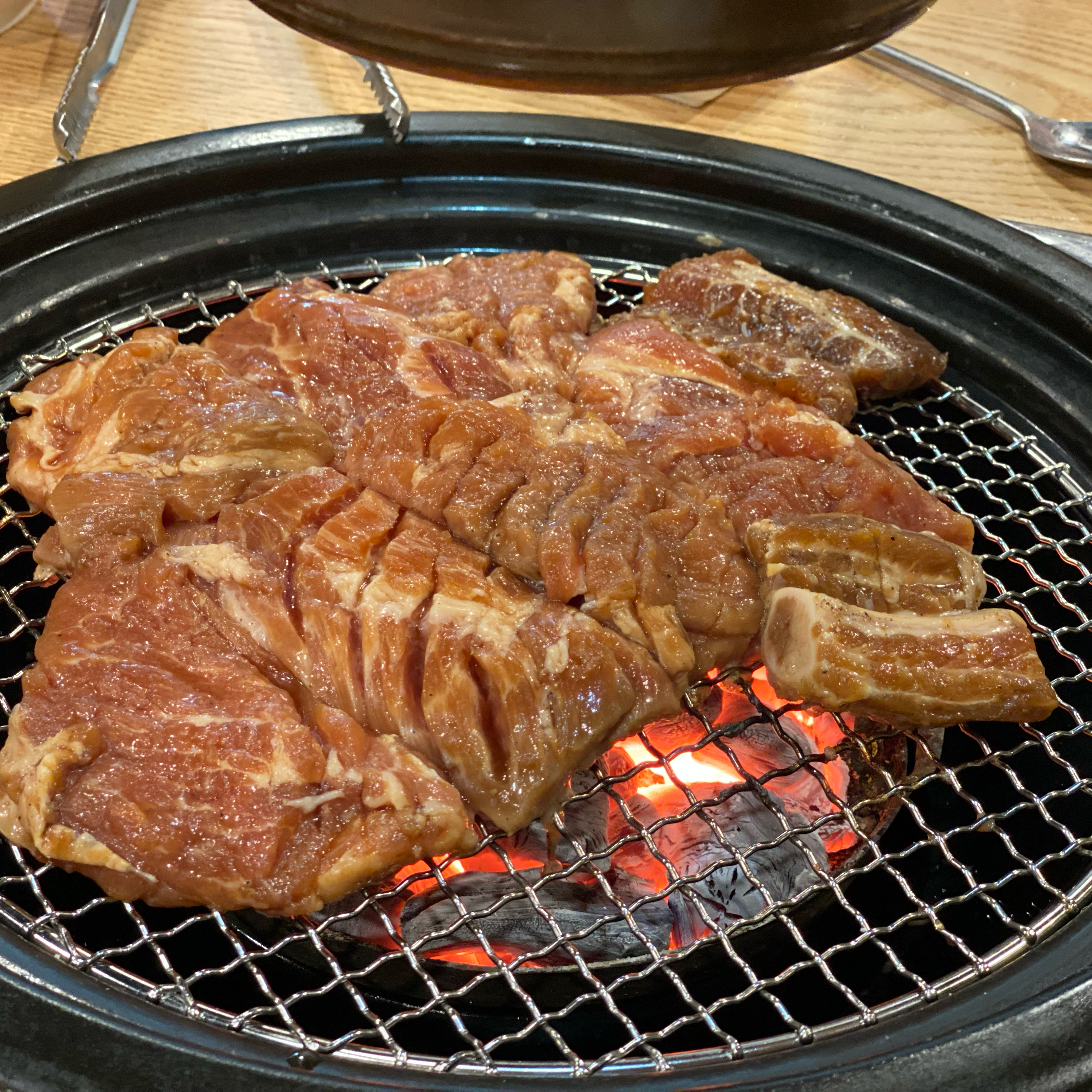 천호동 주민이 멱살잡고 꼭 와야하는 맛집으로 꼽은 참나무본가에서 인생 돼지갈비 먹고 왔습니