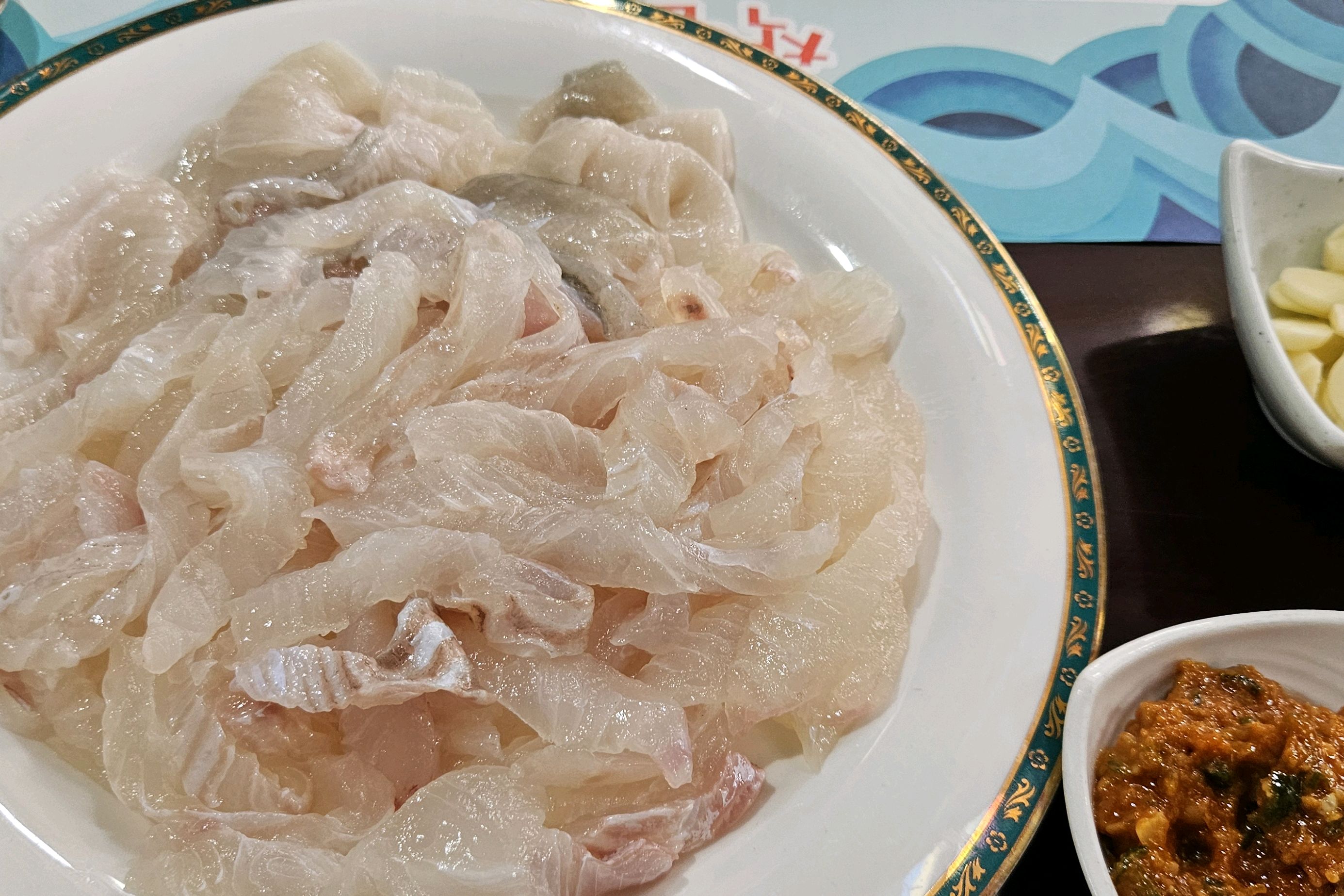 바닷가 가면 횟집만 있어 몃일보내기엔 - 경포대 맛집 독도야