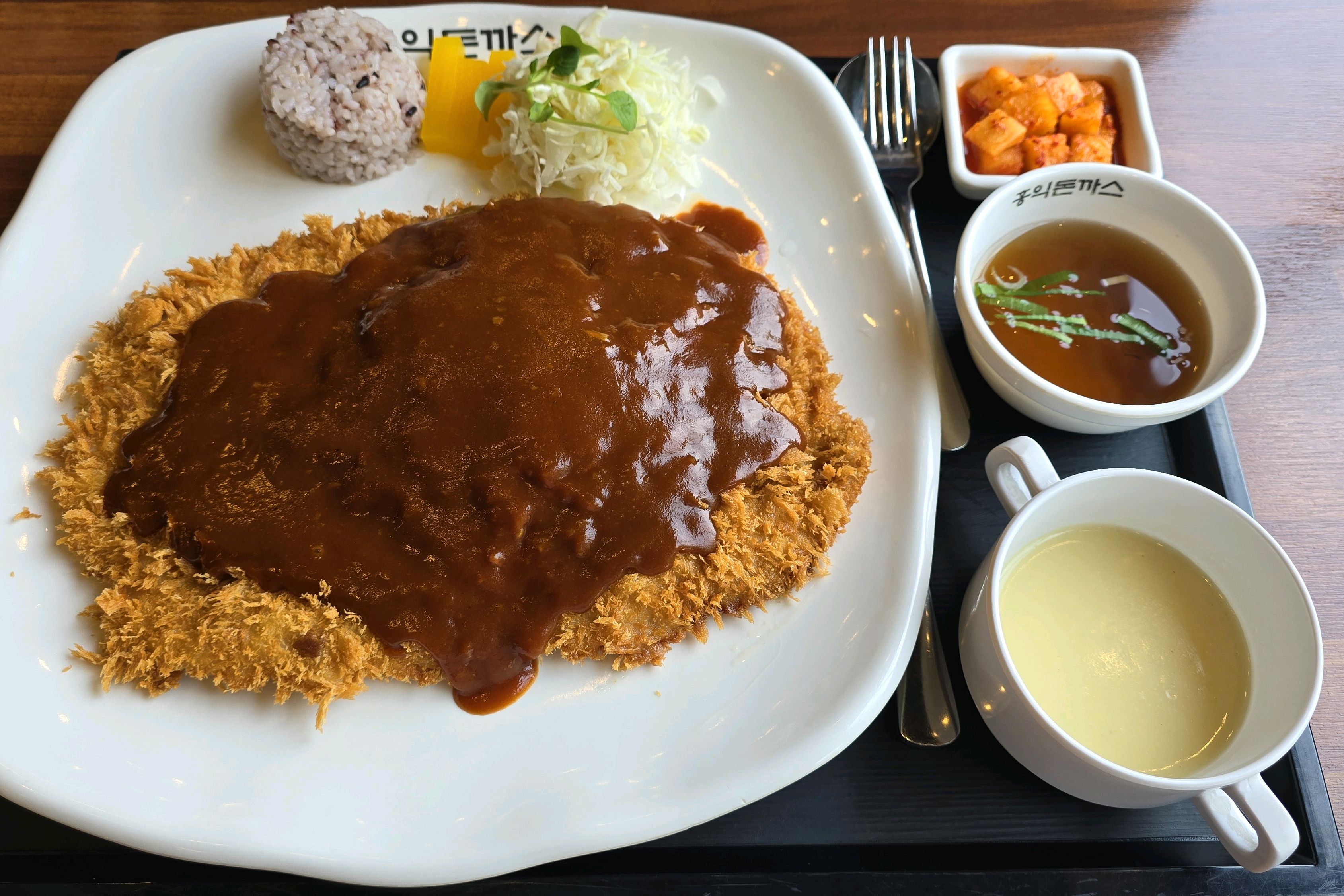 오랜만에 홍익돈까스 먹고 싶어서 갔어요. - 구미 금오산 맛집 홍익돈까스 구미금오산점