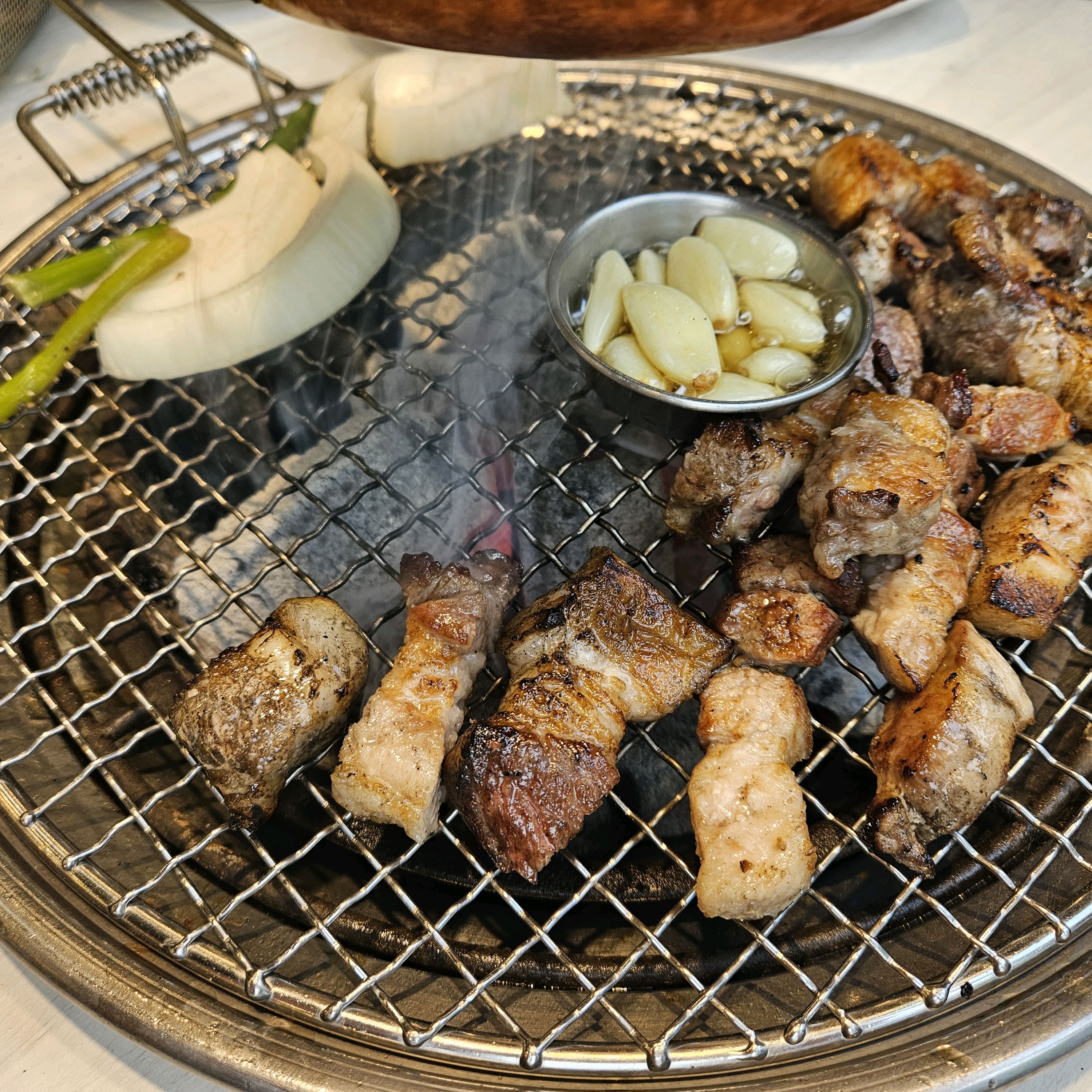 주말에는 식사 시간대 피해서 조금 일찍 가면 편하게 이용할수 있어요 - 신원동 맛집 명륜진사갈비 삼송신원점