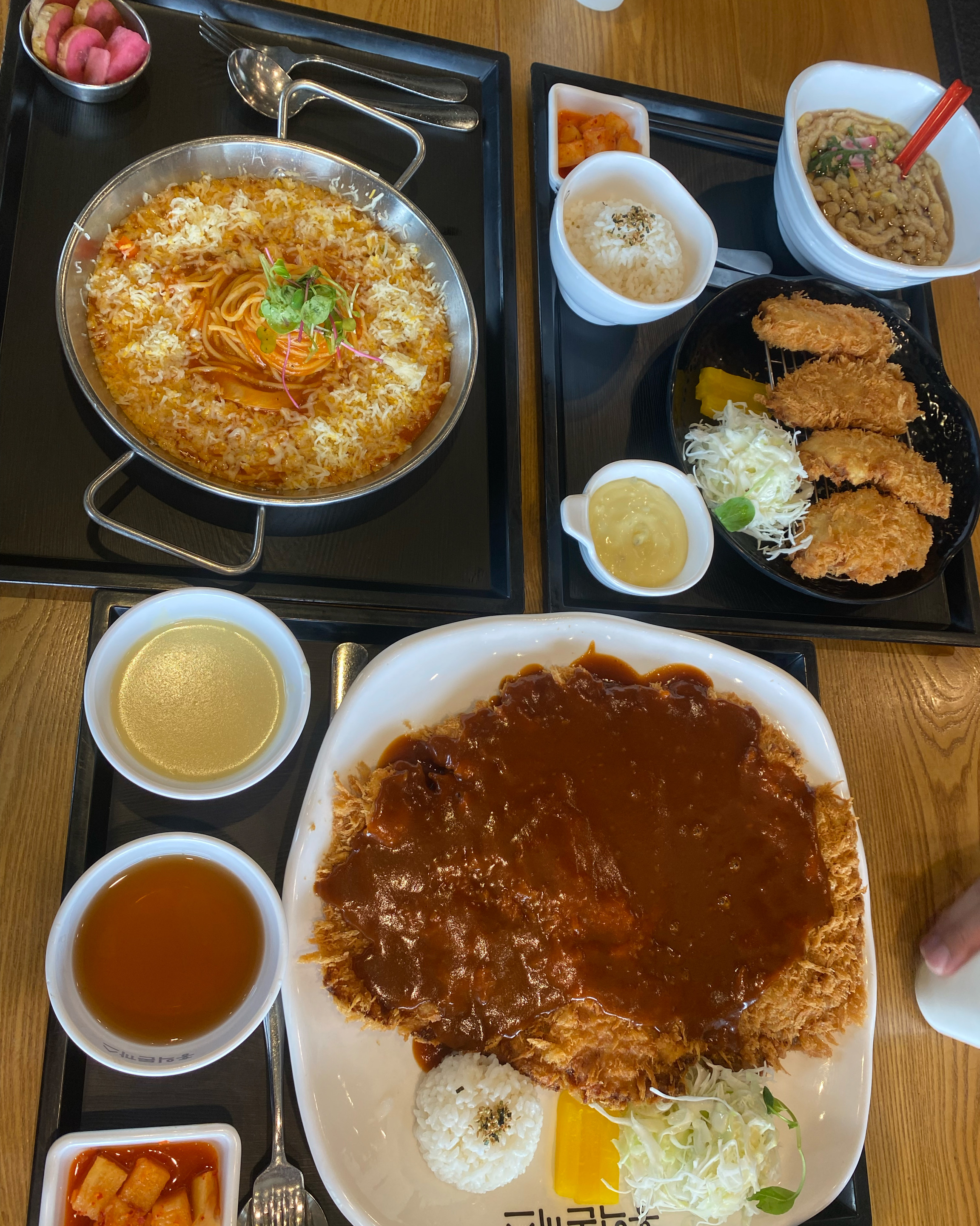 양이 많아서 항상 남겨요~~ - 왕송호수 맛집 홍익돈까스 의왕왕송호수점