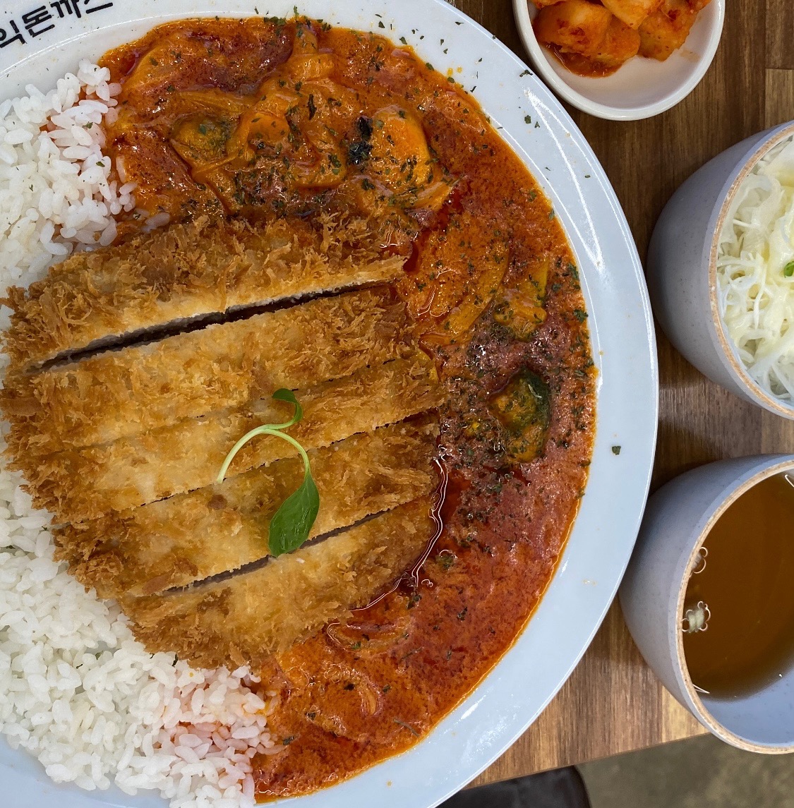 자리가 좀 협소하고 - 화성 봉담 맛집 홍익돈까스 봉담점