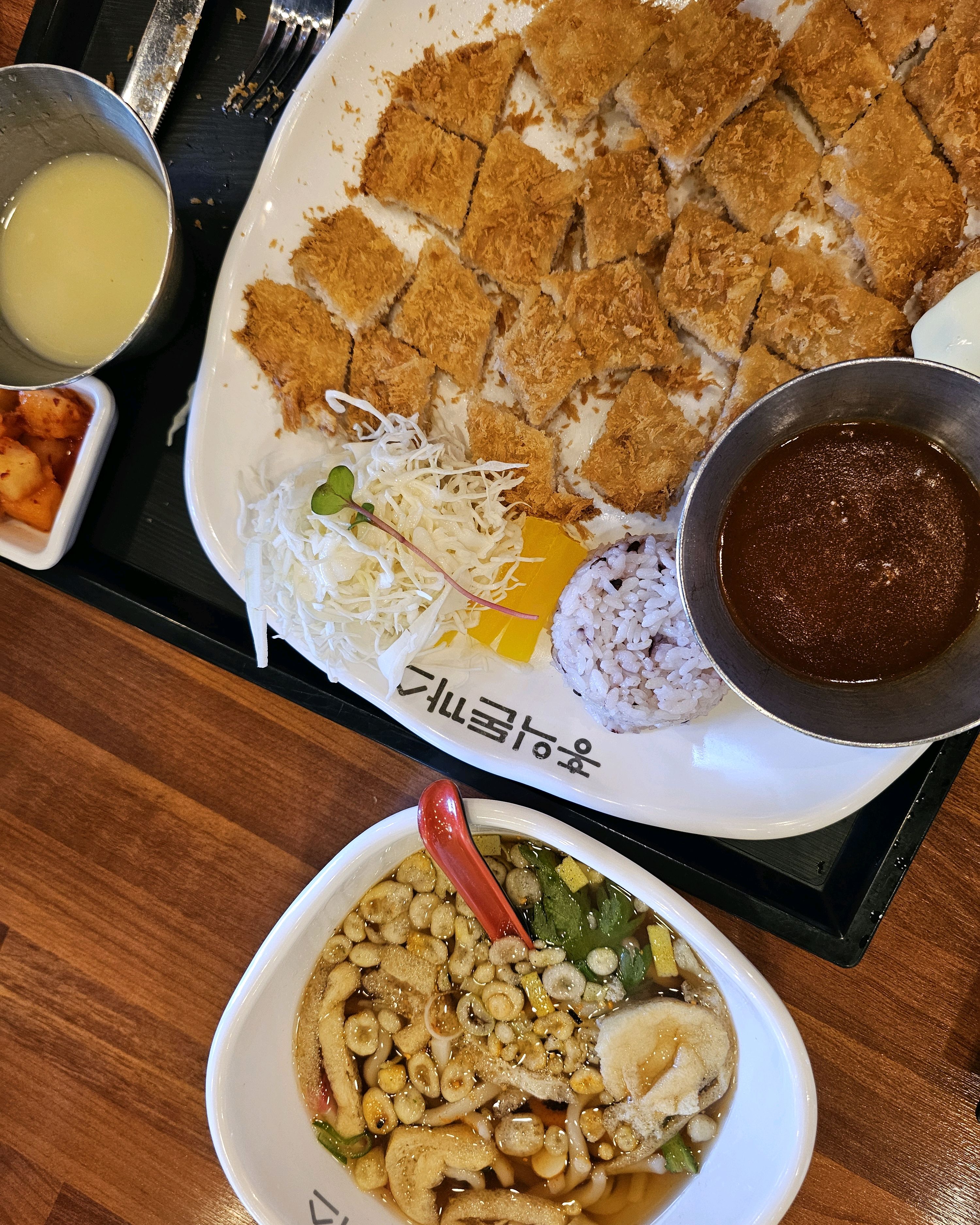 오랜만에 왔는데 영~~ 소스맛도 별로고 스프도 예전 맛이 아네요 엄청 친절하긴 하신데 아