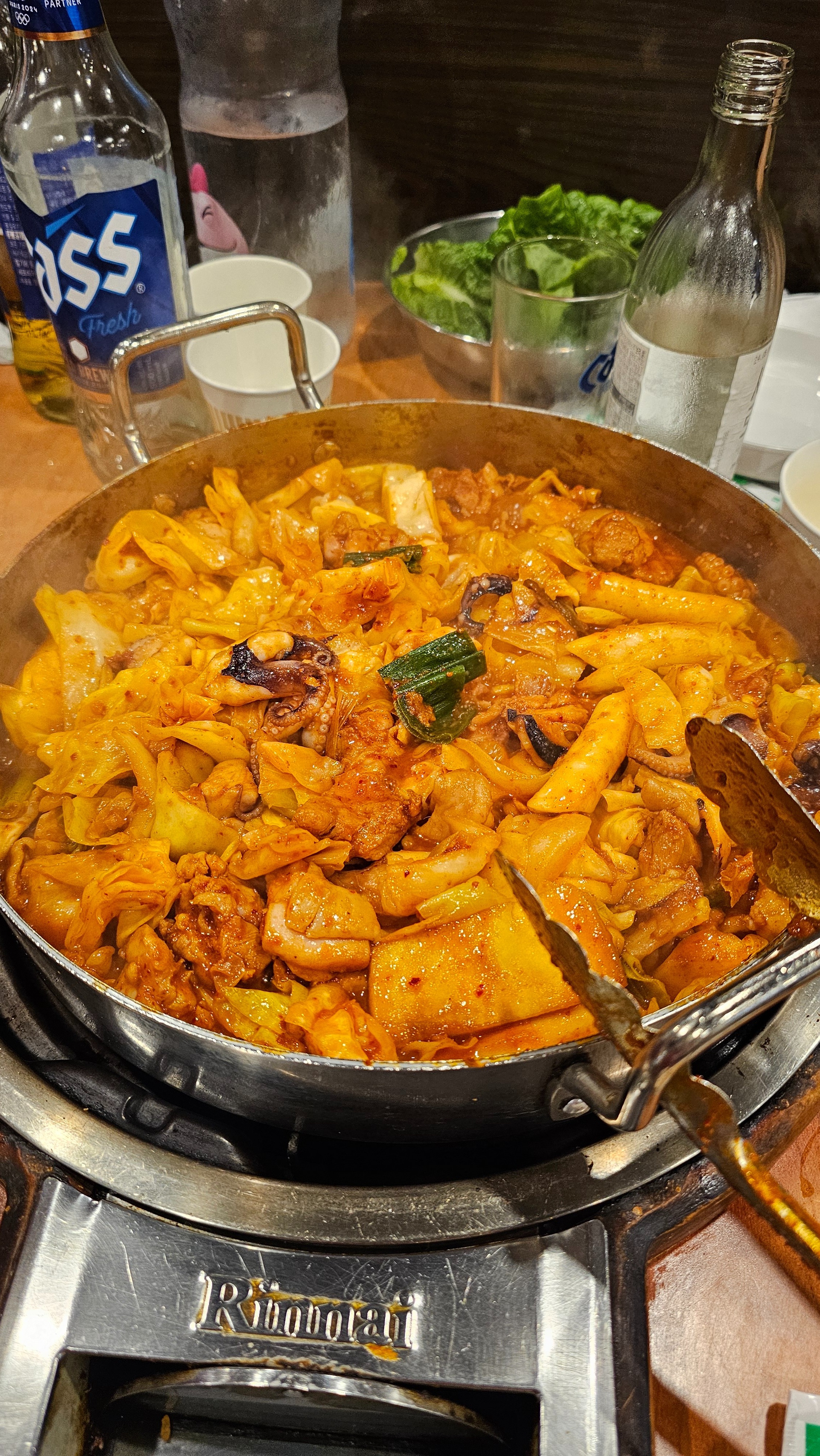음식은 그럭저럭 한데 직원 아주머니와 여알바는 - 천호동 맛집 신가네해물닭갈비