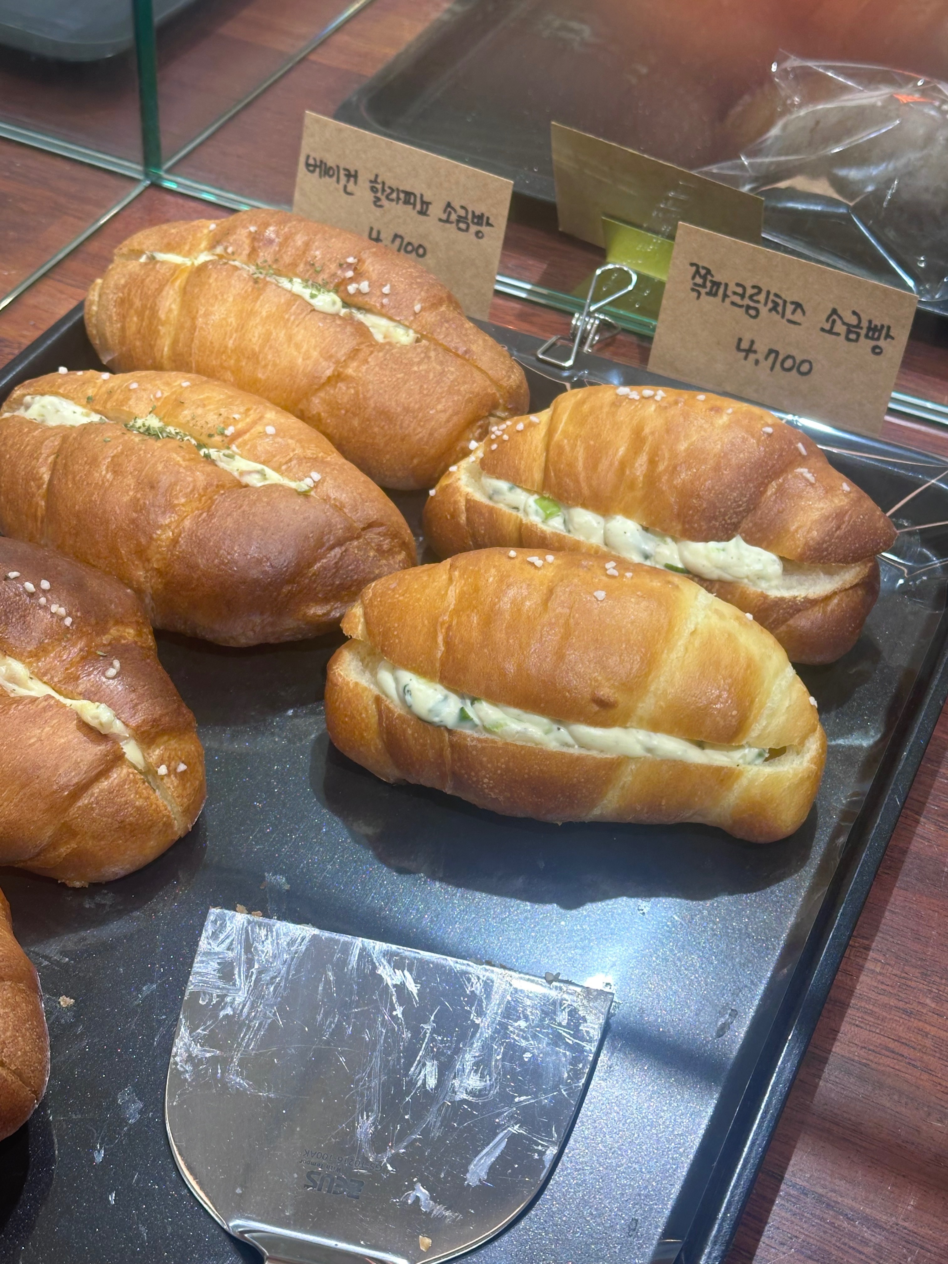 집 근처에 이런 소금빵 맛집이 있다는 건… 넘 럭키비키잖아!🍀🍀 여기 커피 원두도 넘 맛있