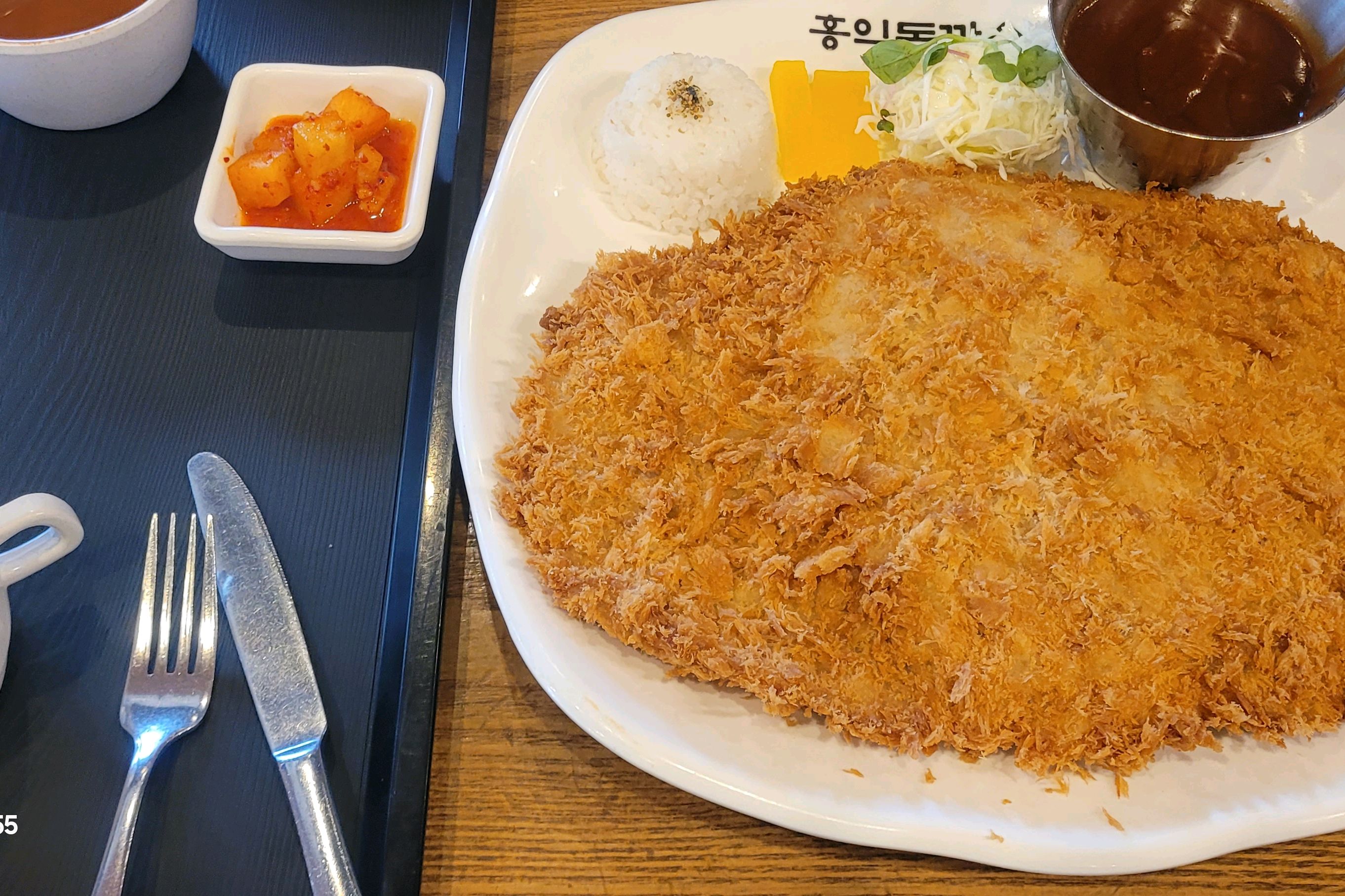 홍익돈까스.. 둘이서 점심으로 먹기 충분한 양 입니다 - 대구 칠곡 맛집 홍익돈까스 대구칠곡점