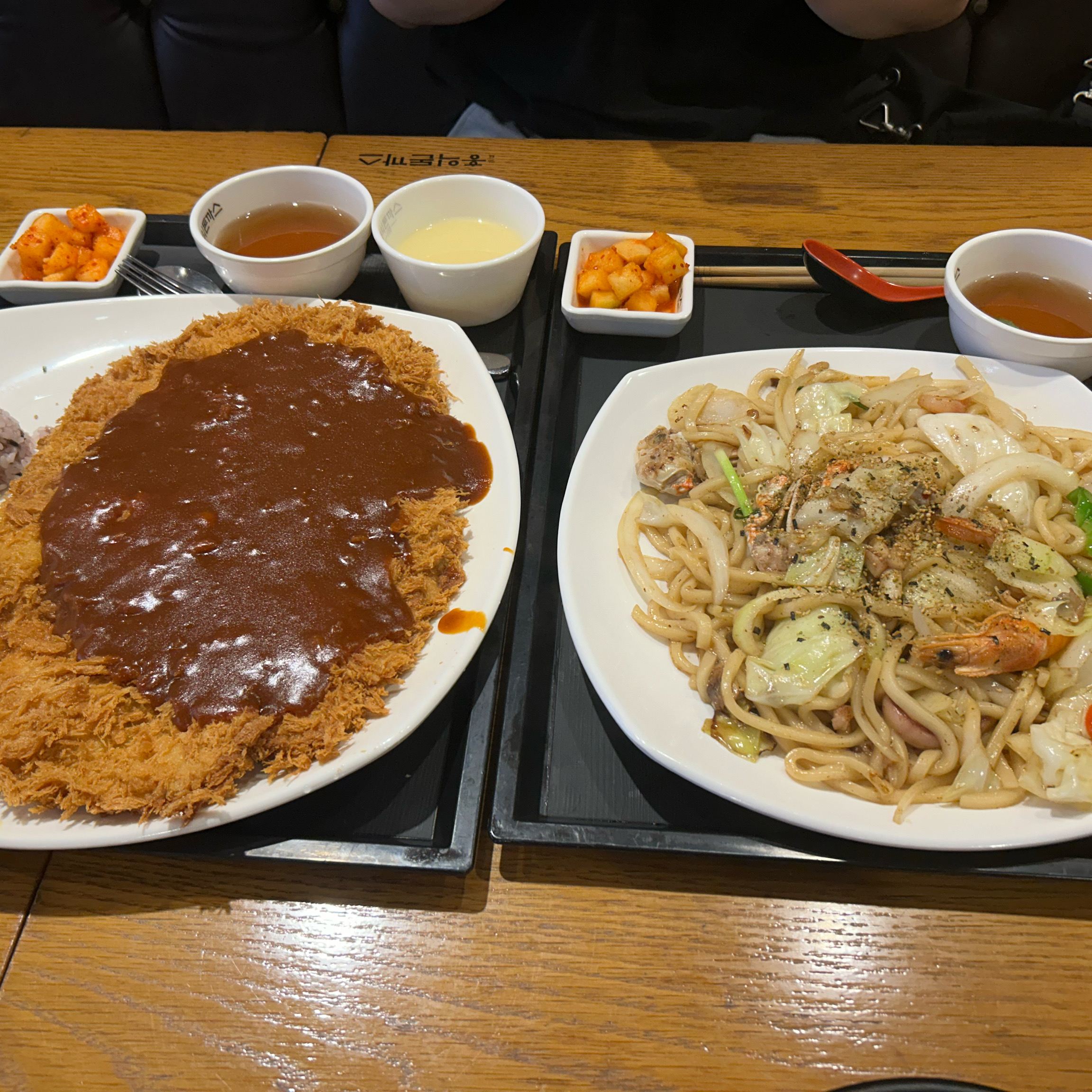 역시 돈까스 존맛 !!!!!! 오랜만에 왔는데도 맛있네요 ㅎㅎ 해물볶음우동은 좀 싱거워서