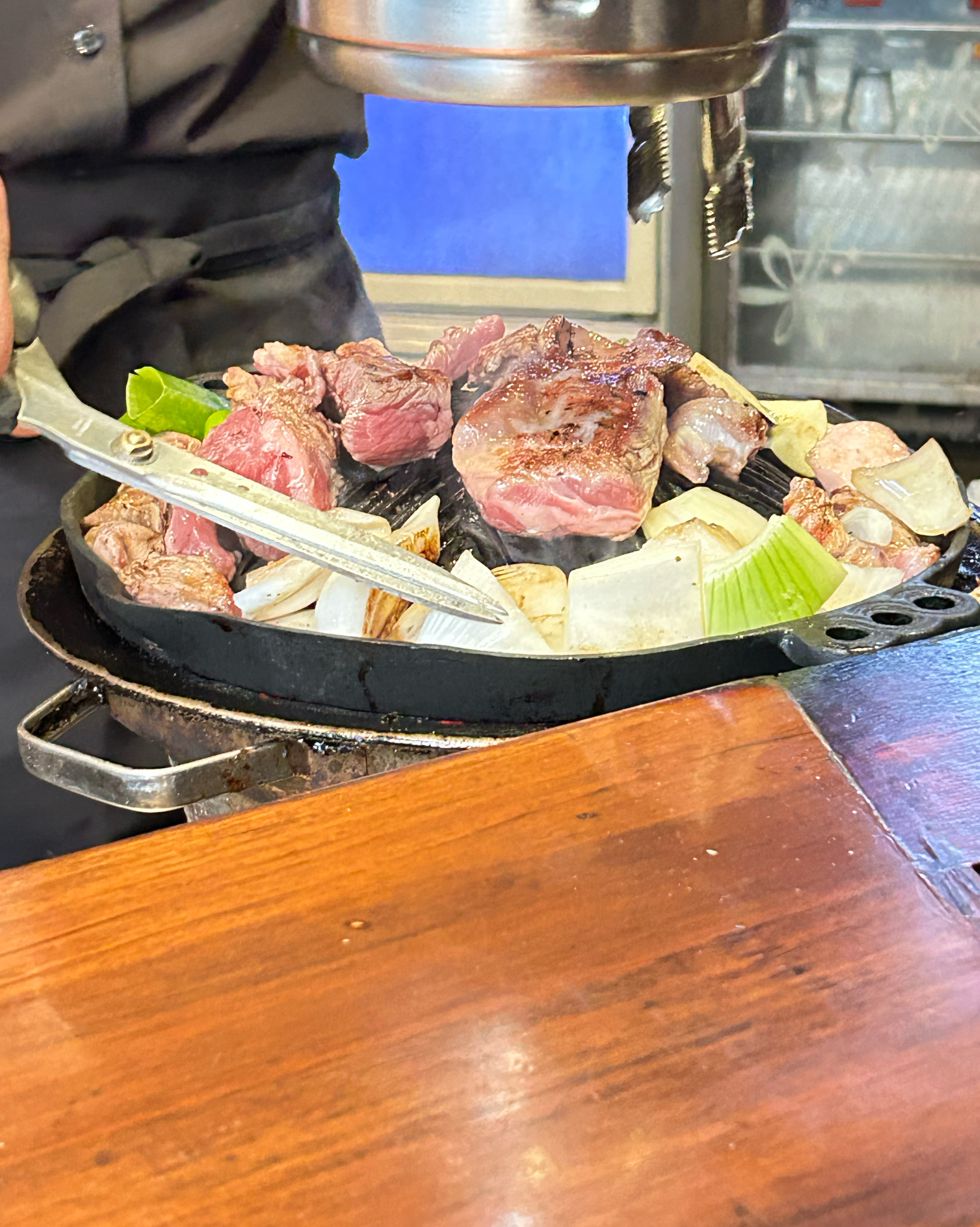직원 분들이 직접 다 구워주셔서 정말 편하게 먹었어요. - 불당동 맛집 다루마