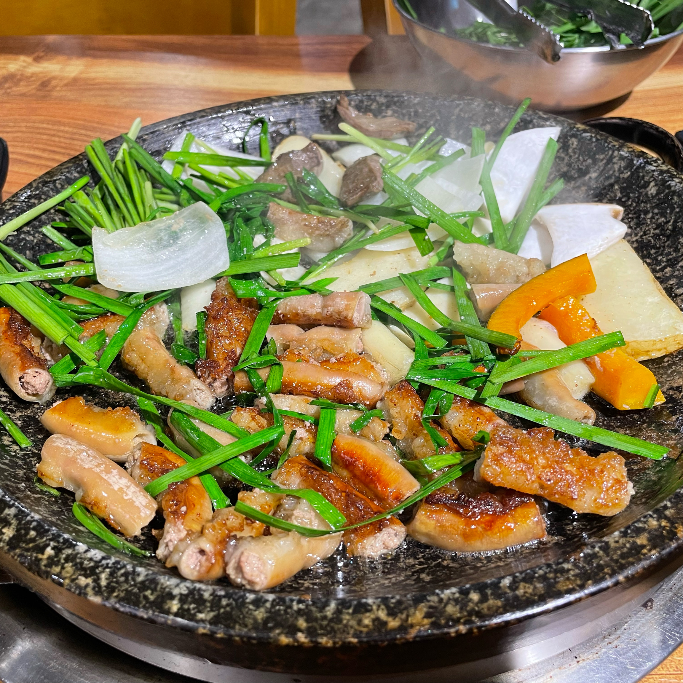 #평촌학원가맛집 옥돌양곱창 방문했어요. 가게내부 넑었고 테이블간격넓어서 회식자리로도 좋겠다