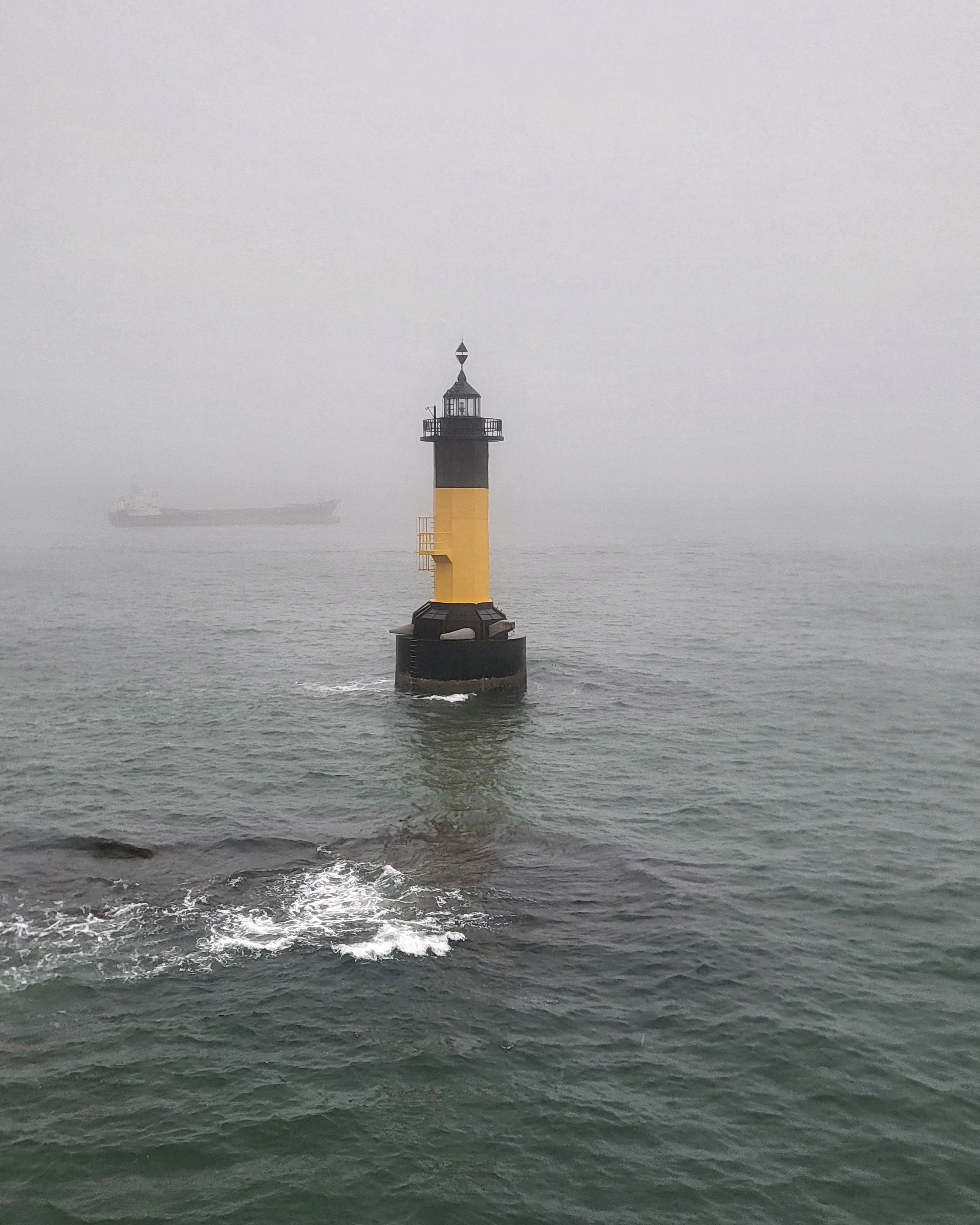 바다를 비추는 등대