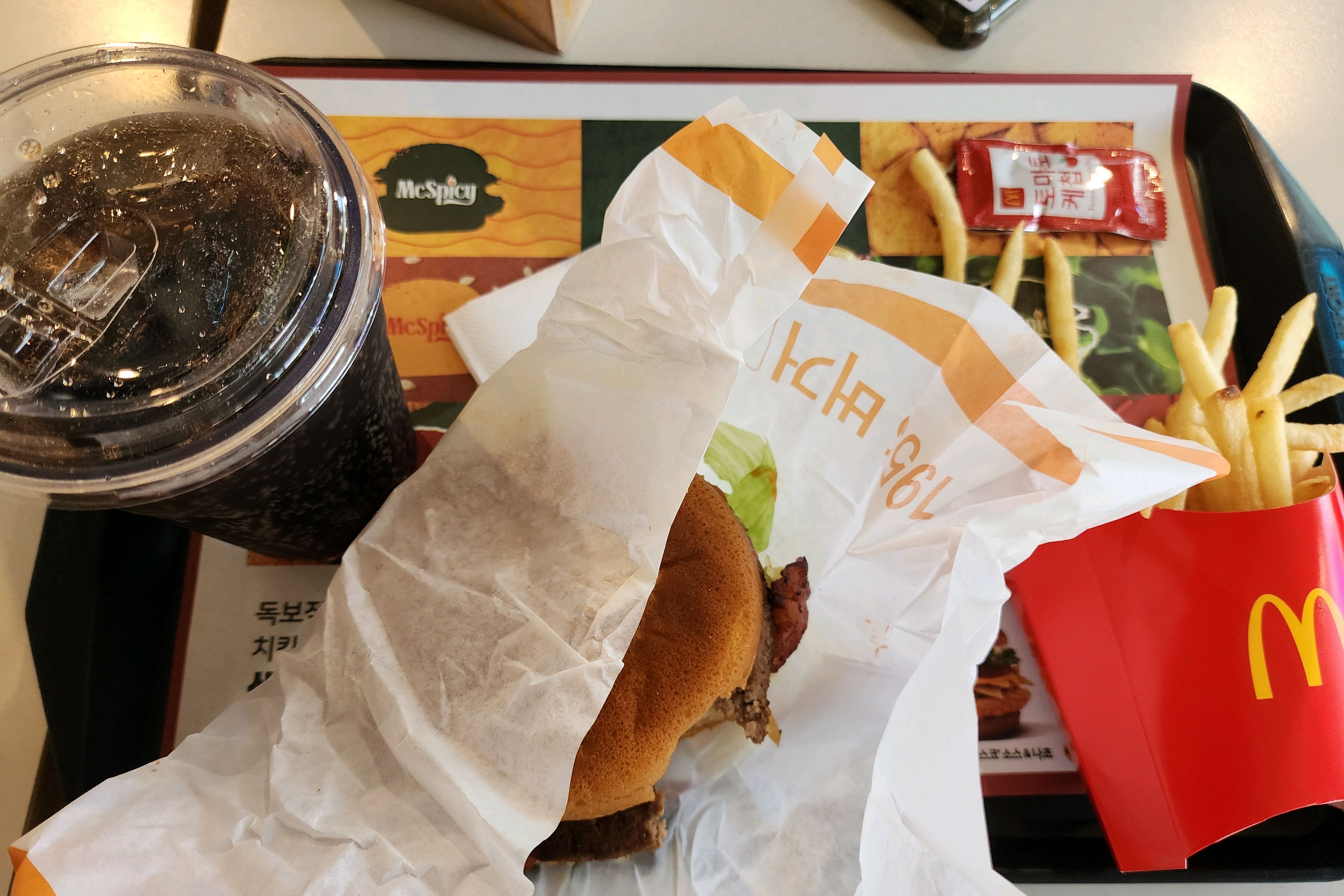 점심시간에 먹고싶어서 찾아왔어요.. - 망원동 맛집 맥도날드 망원점