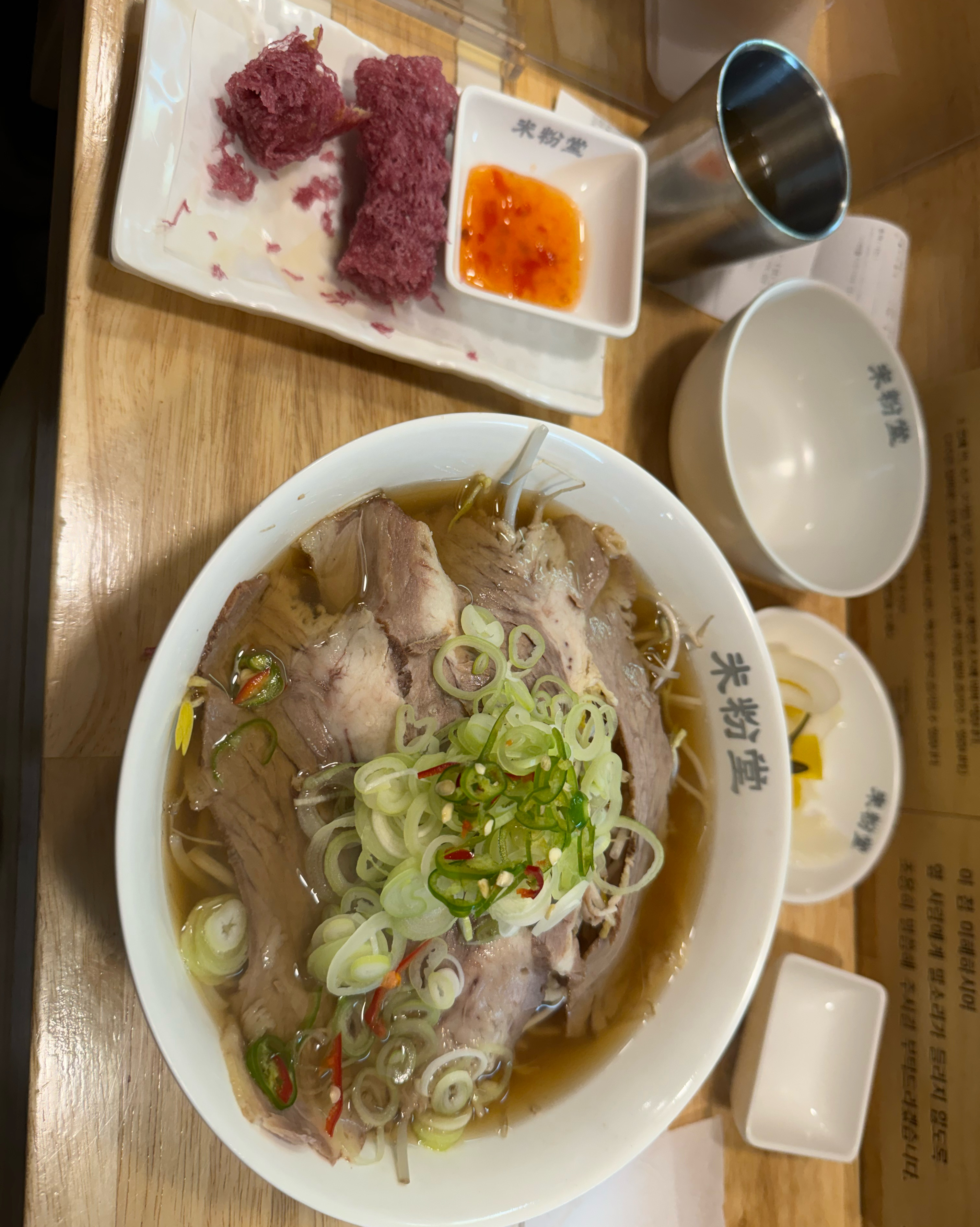 삶에 너무 지치고 마음이 서러울때마다 미분당 뜨거운 육수국물을 먹는순간 무거운마음이 따뜻하