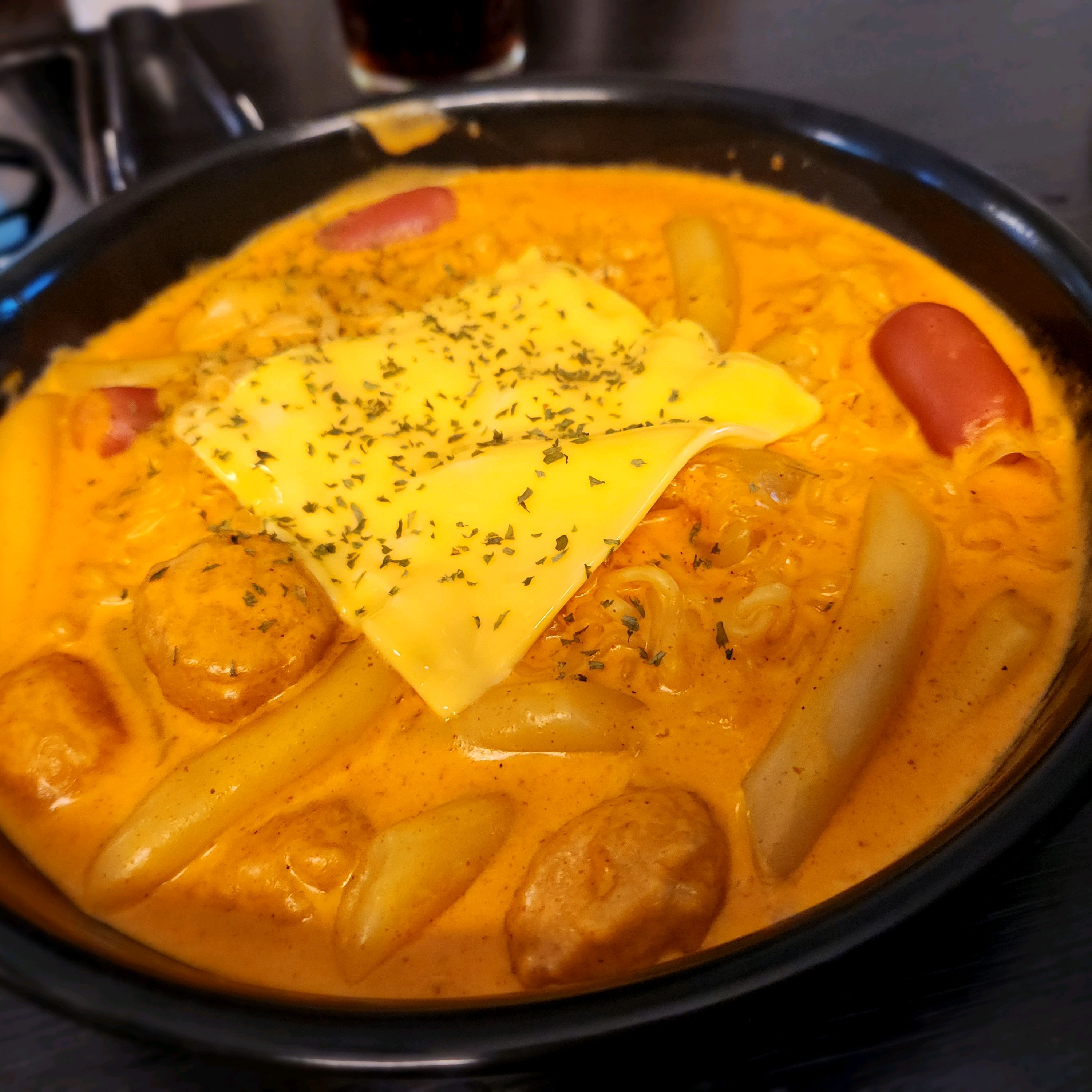 치킨도 싸고 맛있는데 특히 로제떡볶이가 진짜 맛있어요ㅠㅠ - 권선동 맛집 갓튀긴후라이드 권선인계점