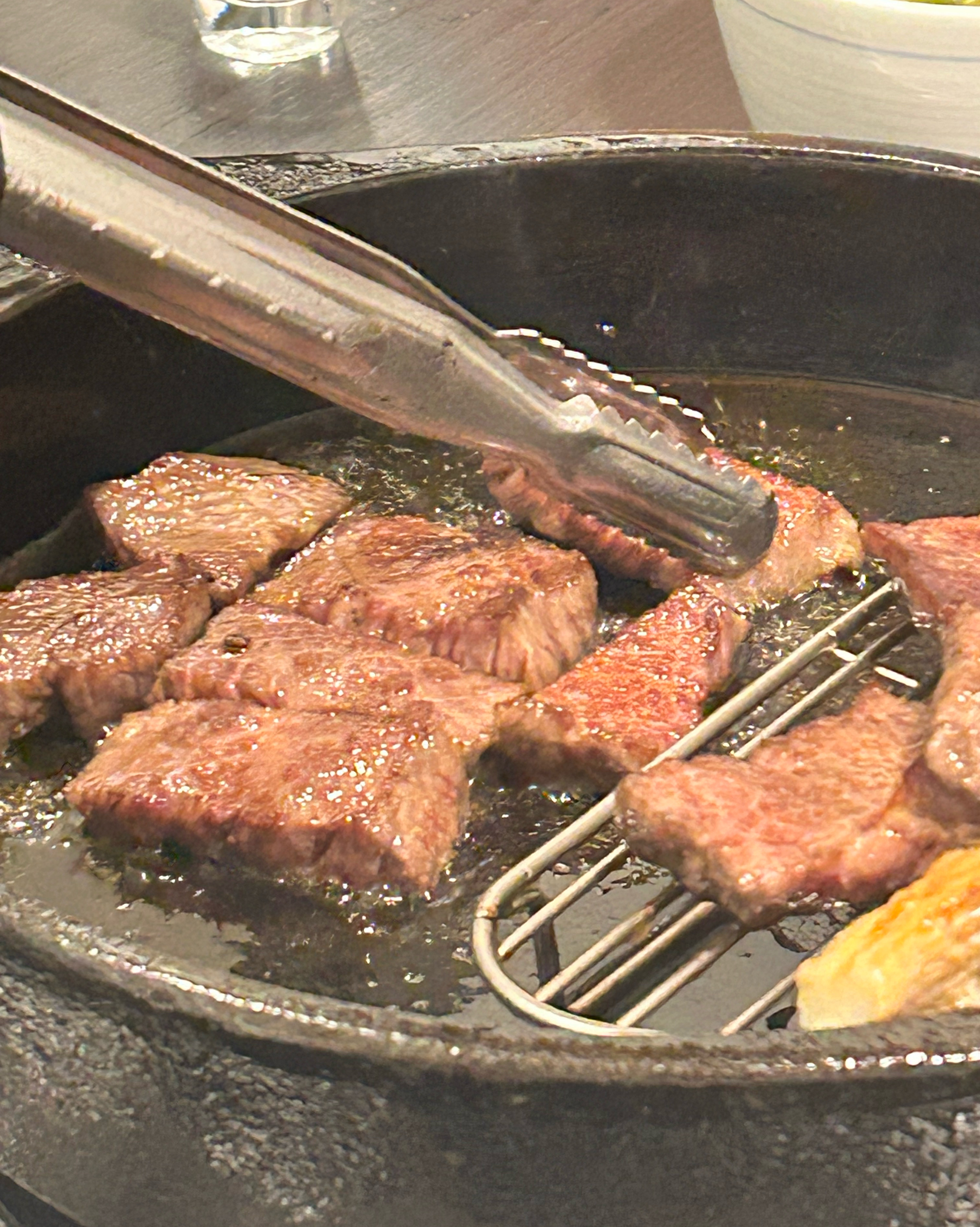 고기 질이 너무 좋고 맛있습니다! 다 구워주셔서 너무 편하고 좋아요 친절하신 건 덤!🫶 밑