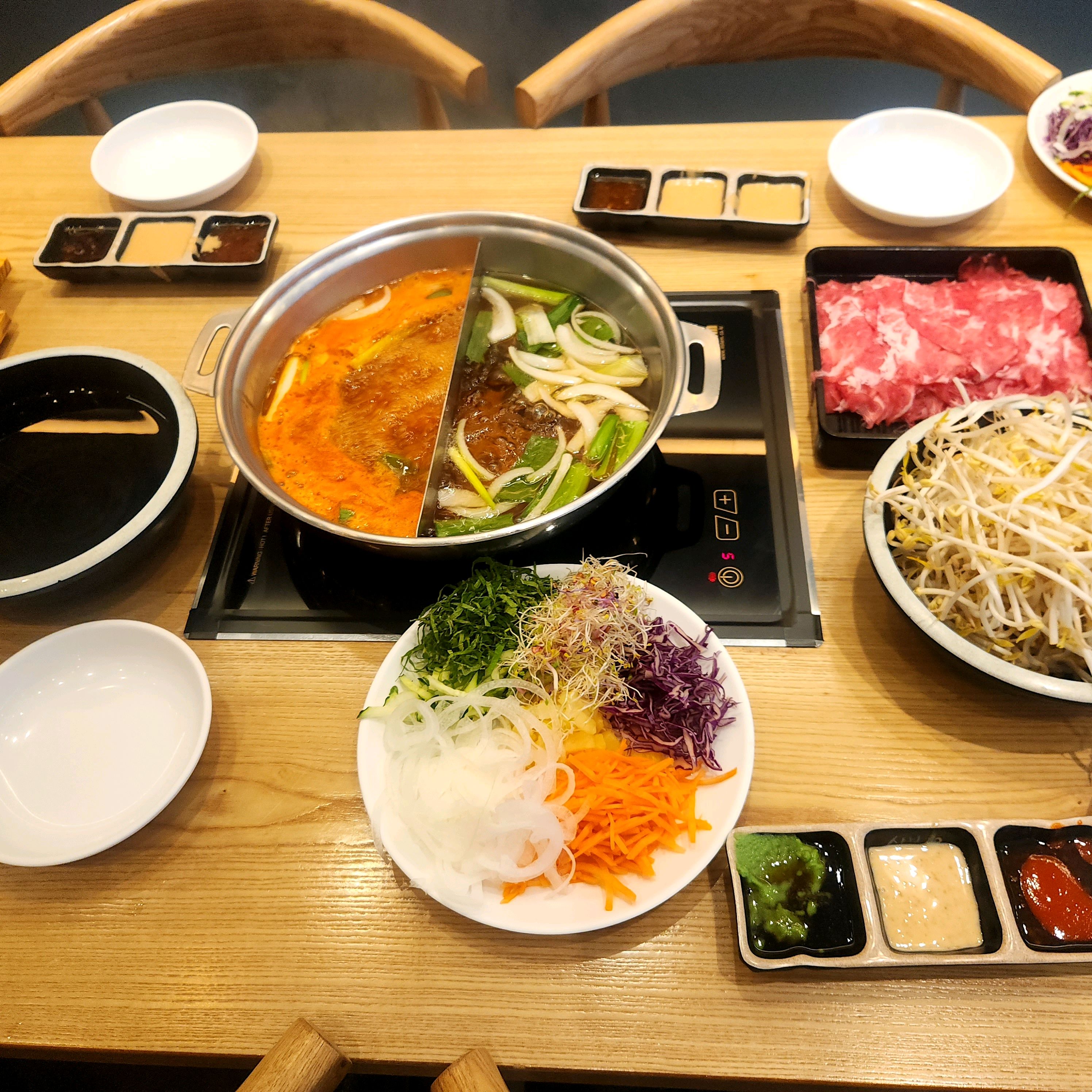 가게가 매우 깔끔하고 직원분들이 친절히 주문을 받아 주셨습니다 - 김해 장유 맛집 샤브20 김해장유점